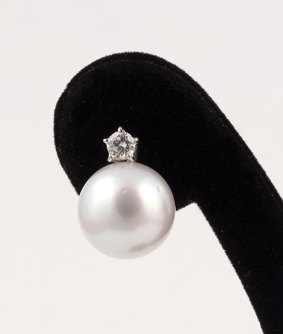 Pearls approximately 13mm, length: 18mm