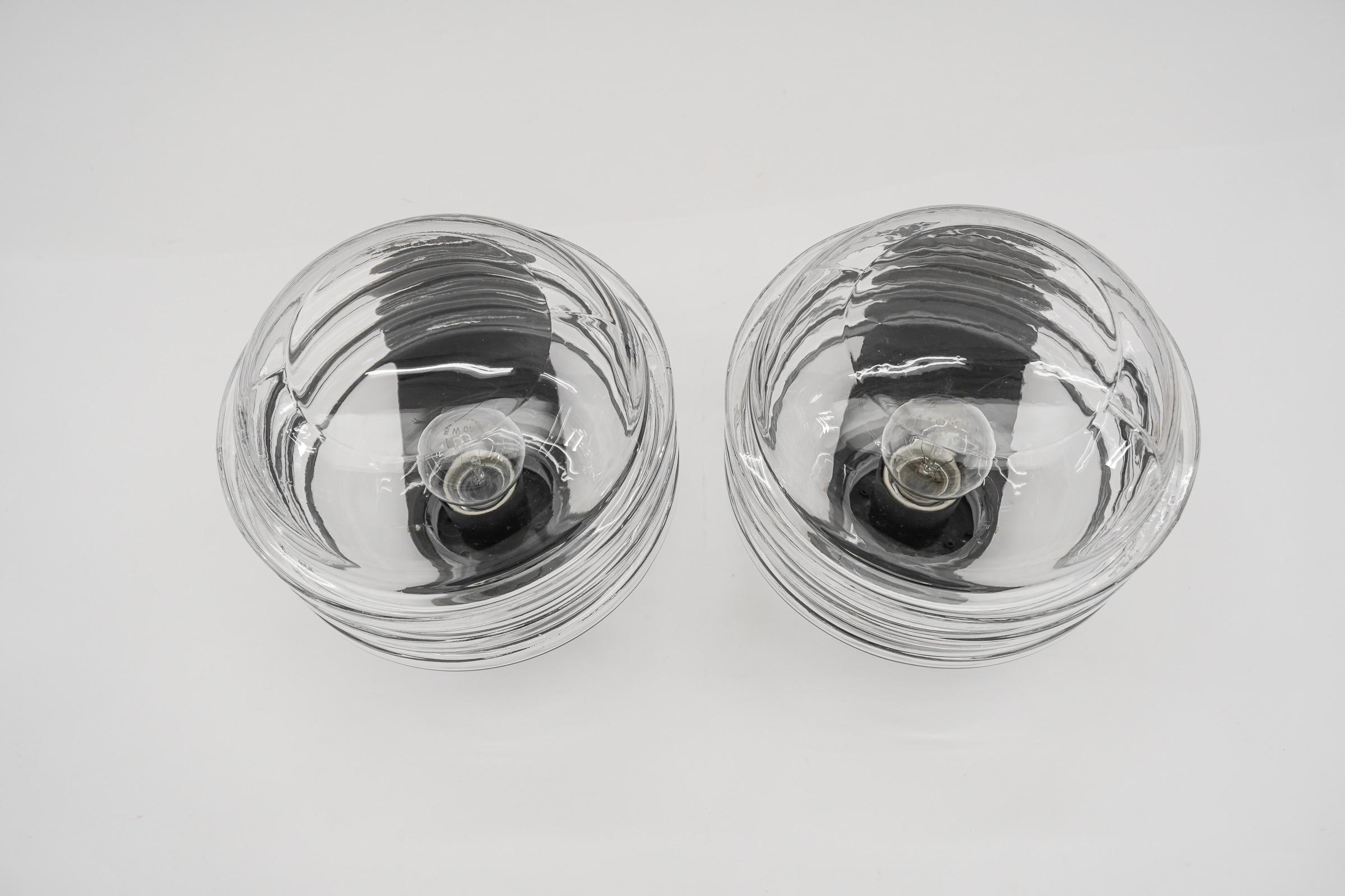 Pair of Space Age Outdoor Wall Lamps in Black and Clear Glass, 1970s For Sale 4