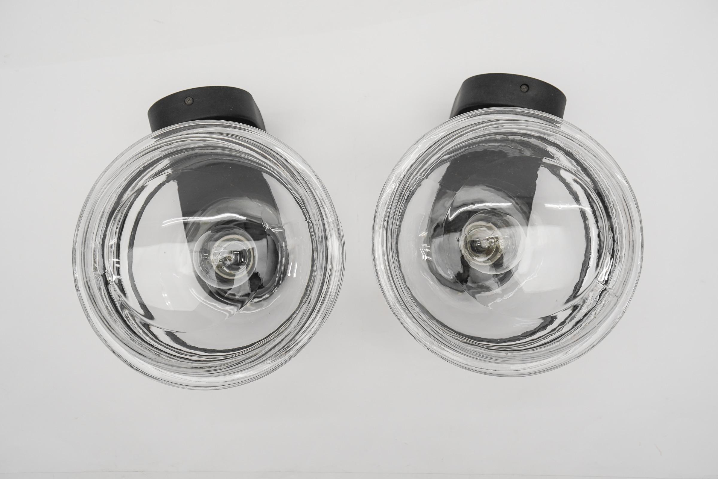 Pair of Space Age Outdoor Wall Lamps in Black and Clear Glass, 1970s For Sale 5