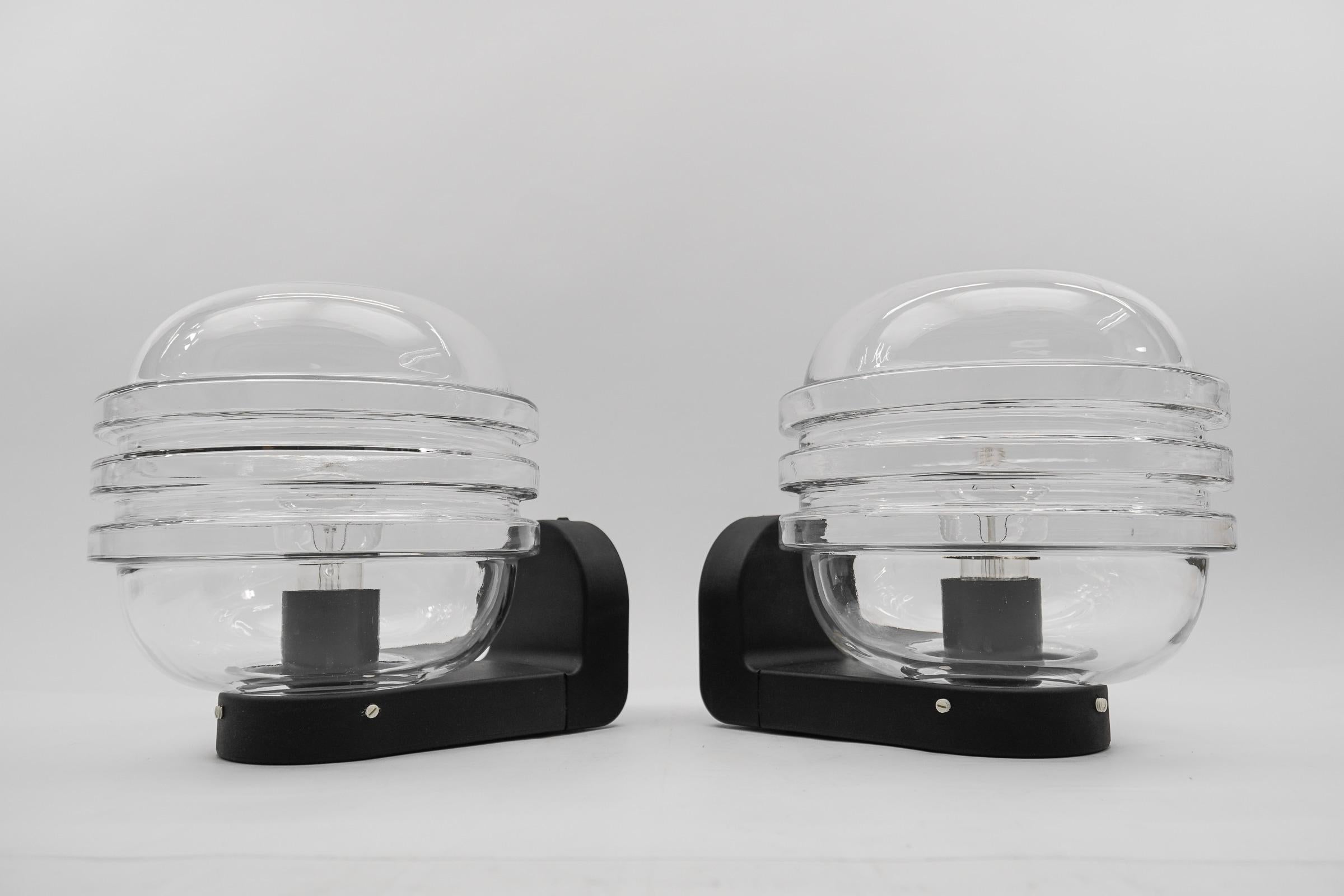 Pair of Space Age Outdoor Wall Lamps in Black and Clear Glass, 1970s For Sale 1