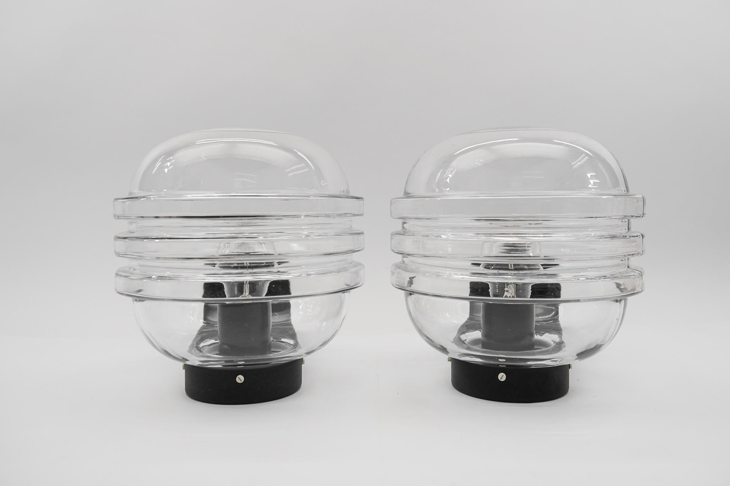 Pair of Space Age Outdoor Wall Lamps in Black and Clear Glass, 1970s For Sale 3