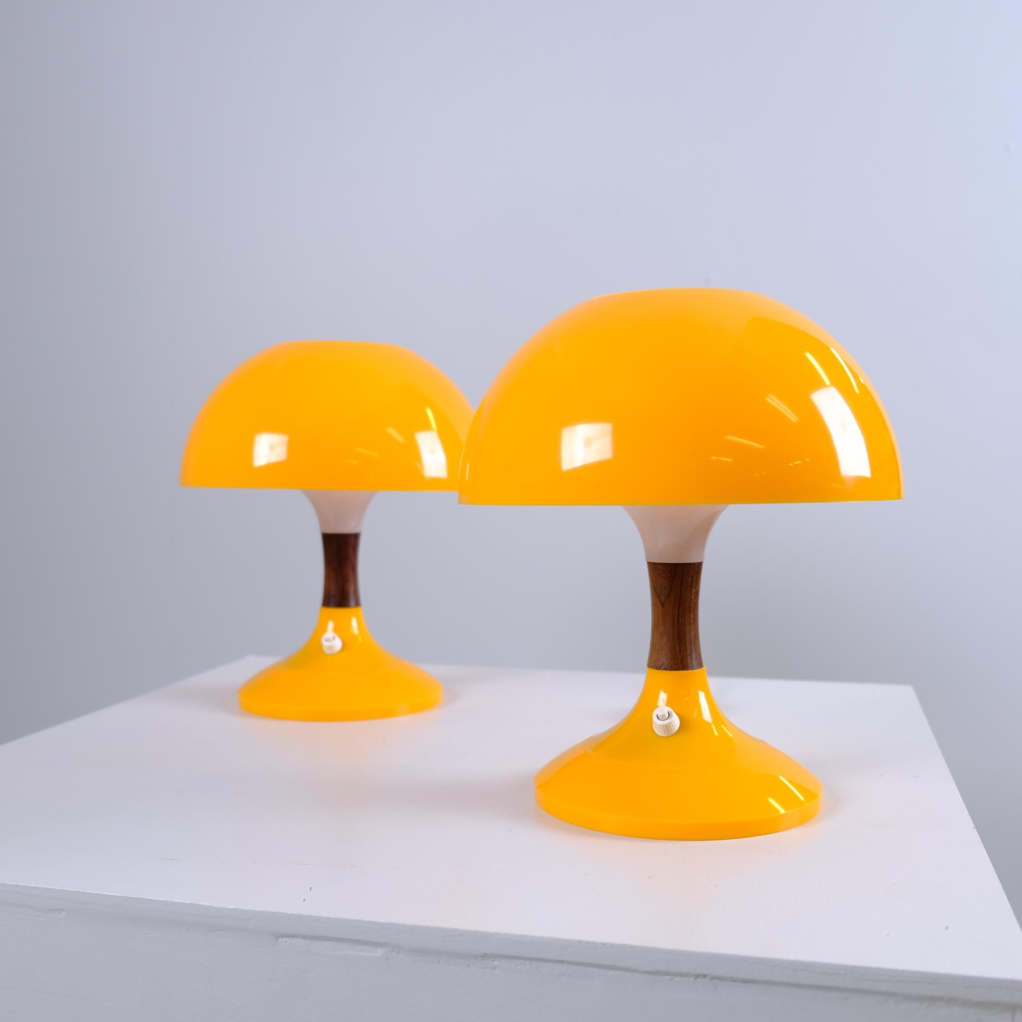 Pareja de lámparas de mesa Space Age de Bent Karlby para Ask Belysning, Dinamarca, años 70 en venta 5