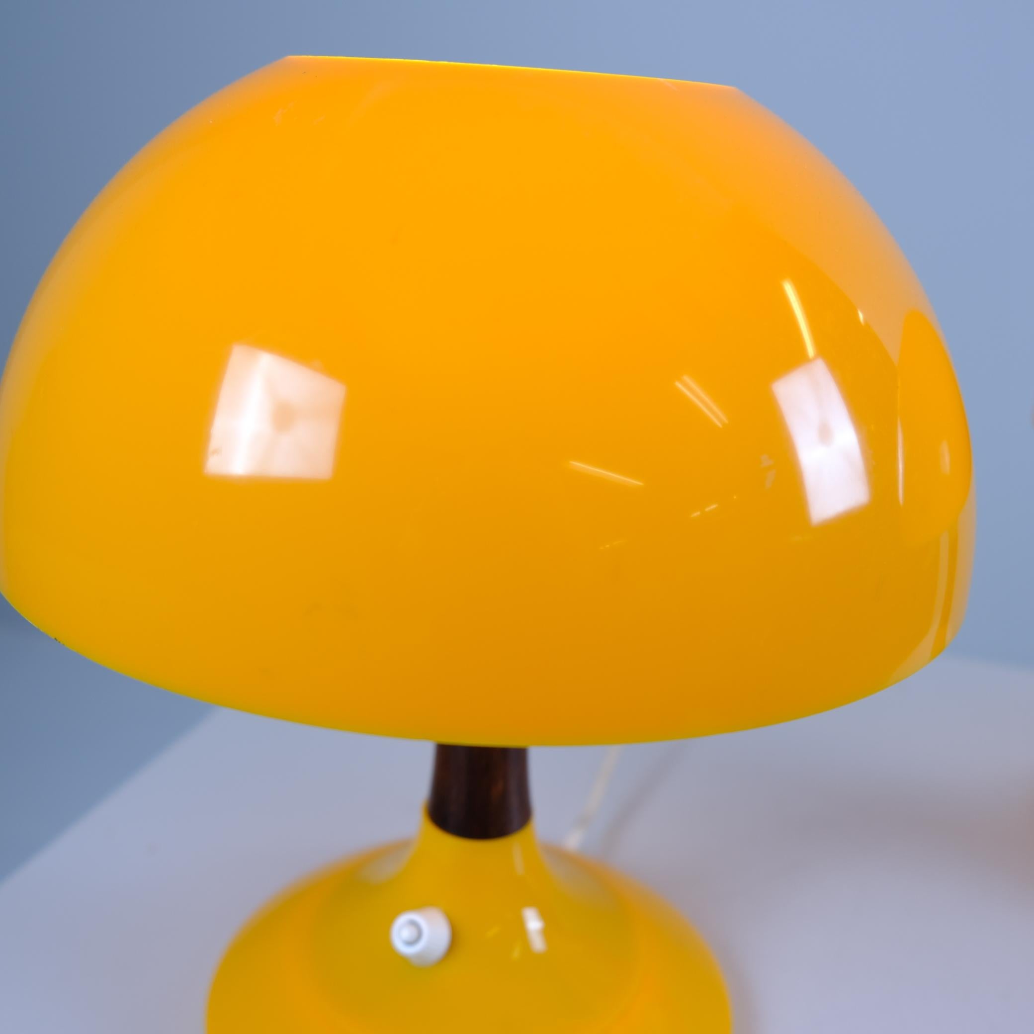 Pareja de lámparas de mesa Space Age de Bent Karlby para Ask Belysning, Dinamarca, años 70 en Bueno estado para la venta en Helsinki, FI