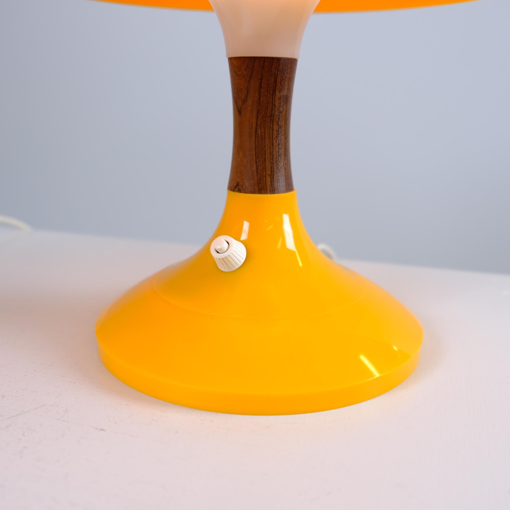 Pareja de lámparas de mesa Space Age de Bent Karlby para Ask Belysning, Dinamarca, años 70 finales del siglo XX en venta