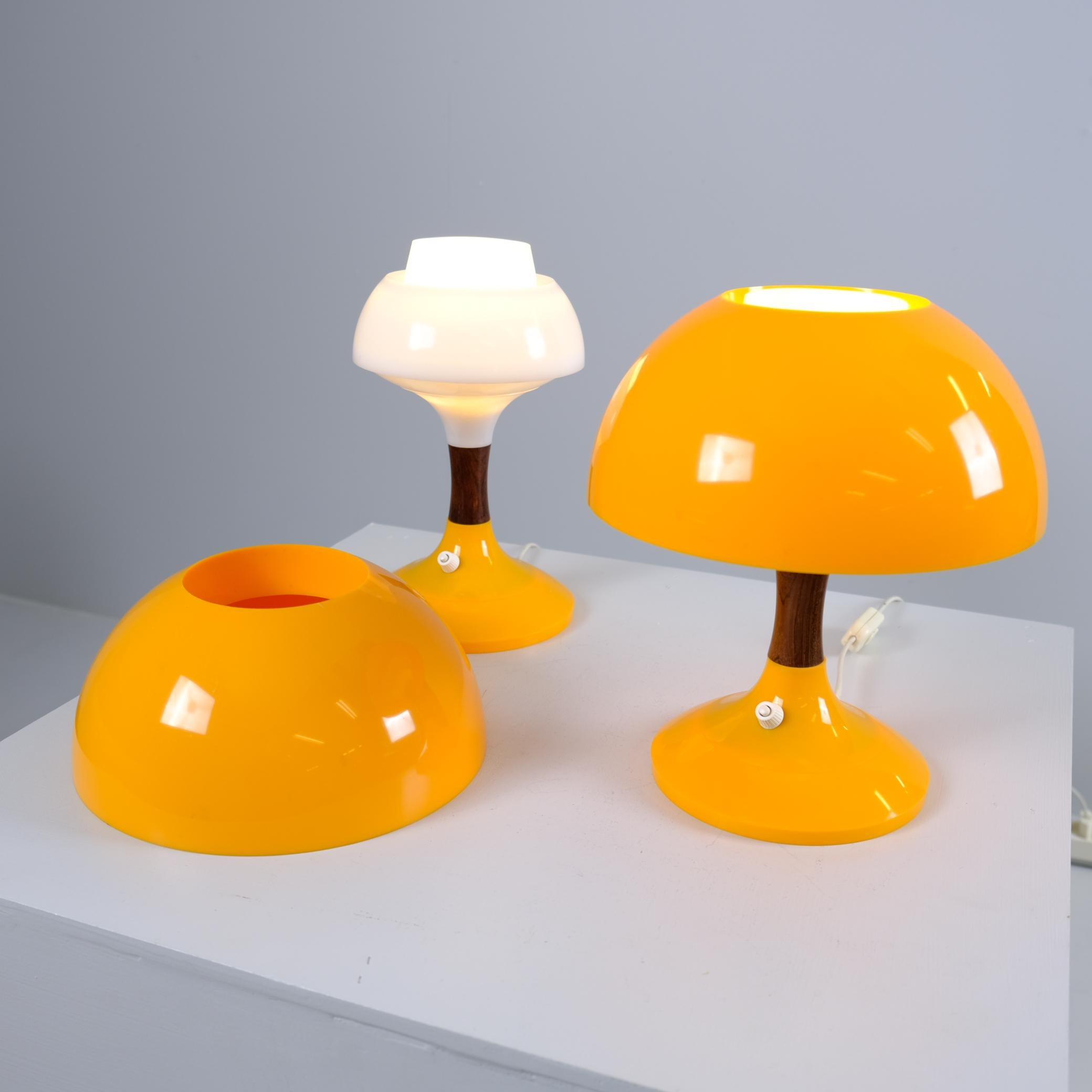 Pareja de lámparas de mesa Space Age de Bent Karlby para Ask Belysning, Dinamarca, años 70 en venta 1