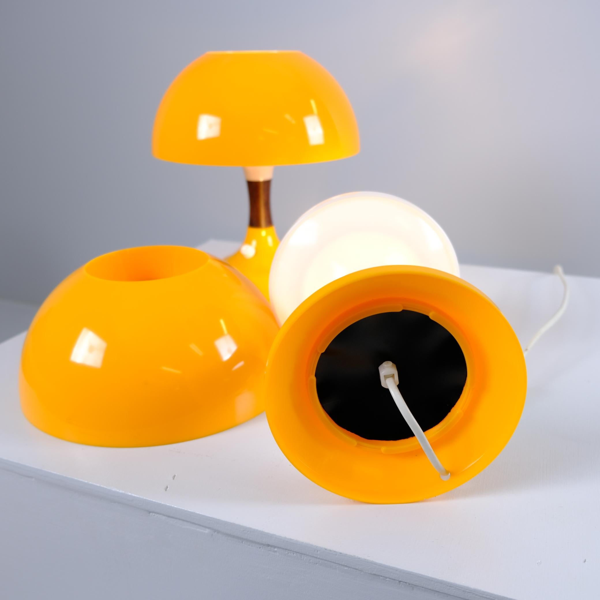 Pareja de lámparas de mesa Space Age de Bent Karlby para Ask Belysning, Dinamarca, años 70 en venta 2