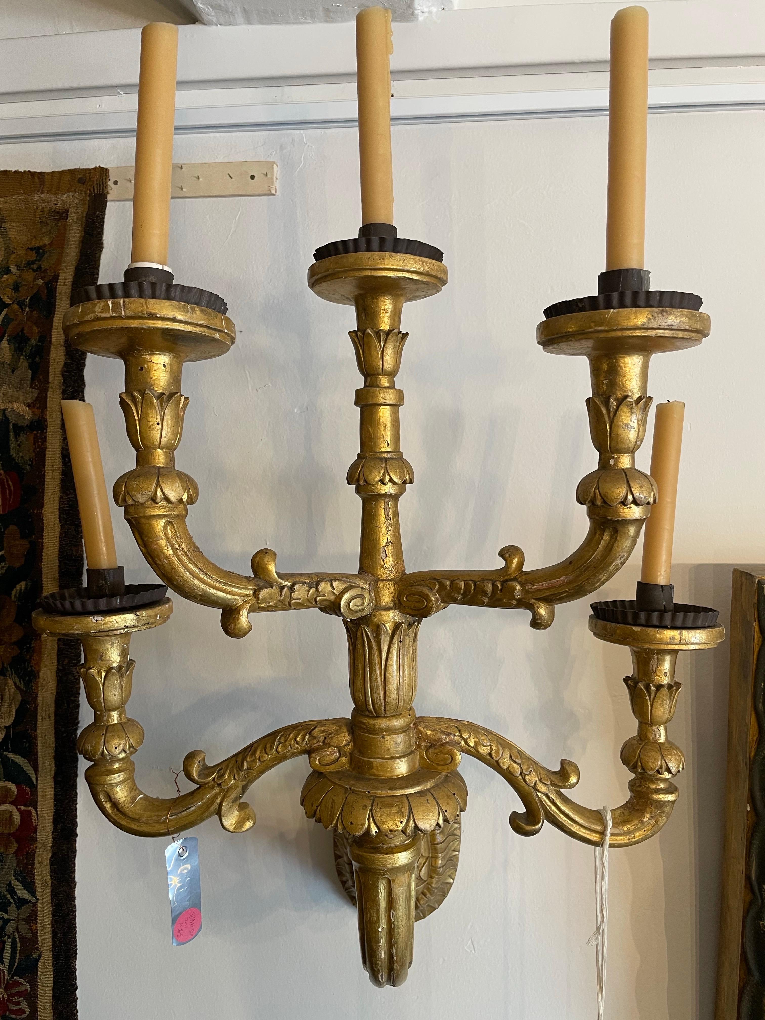 Paire d'appliques murales espagnoles Carlos II en bois doré sculpté, 17ème siècle Bon état - En vente à ARMADALE, VIC