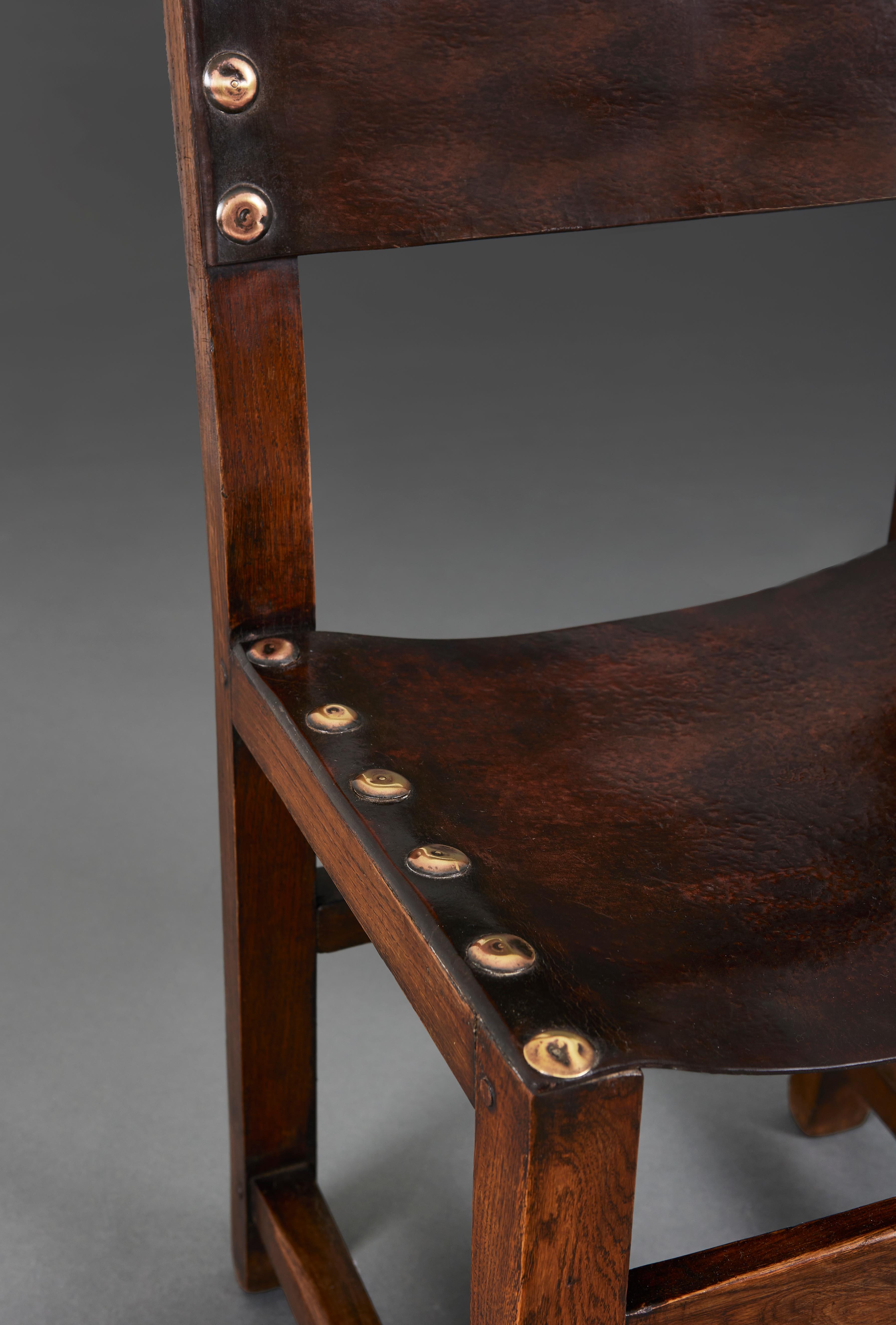 Paire de chaises d'entrée en Oak espagnol Bon état - En vente à London, GB