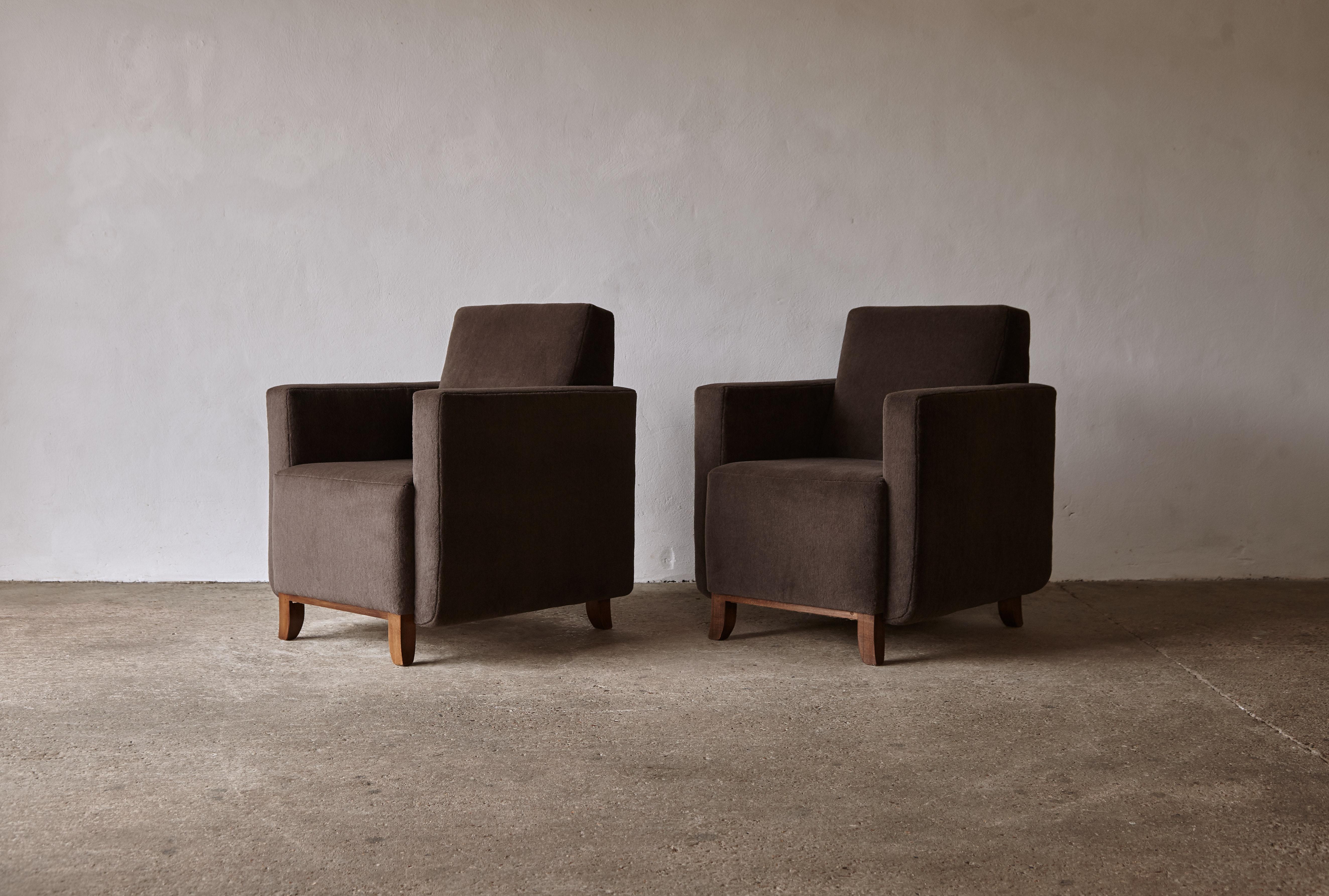 An elegant pair of square armed modern club chairs. High quality hand-made beech frames and newly upholstered in a dark brown / grey premium 100% alpaca. Fast shipping worldwide.




UK customers please note - displayed prices are exclusive of