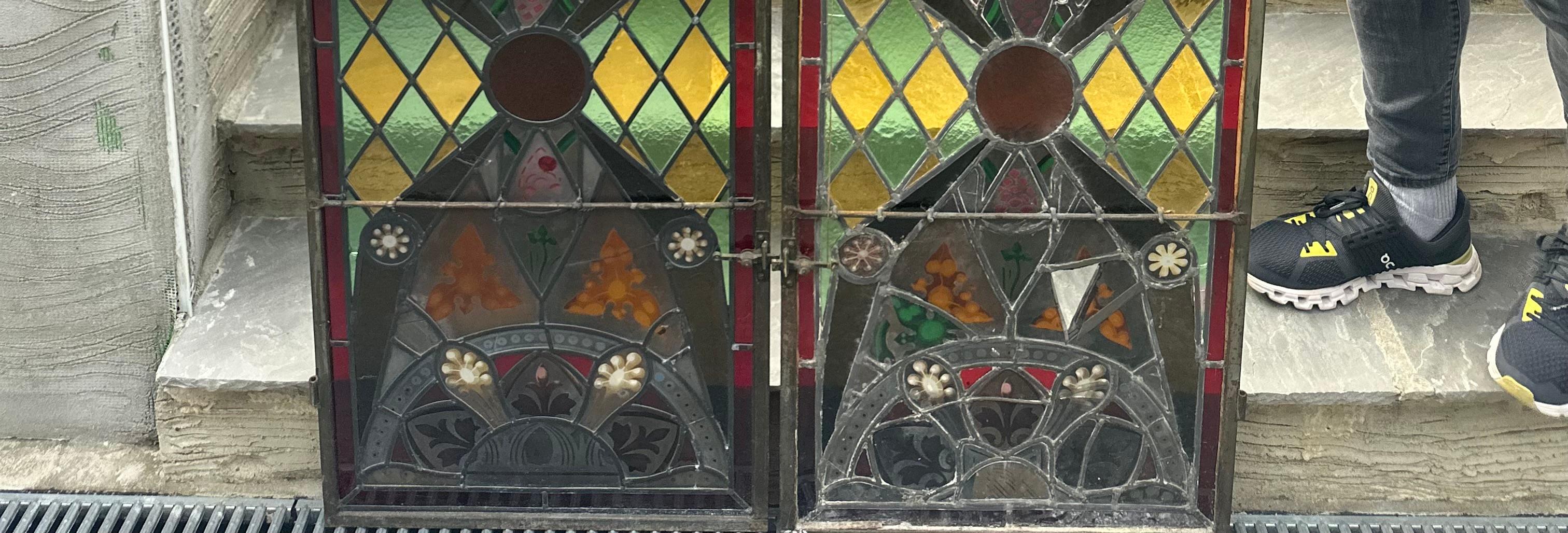 A pair of stain glass doors  In Fair Condition For Sale In Southall, GB