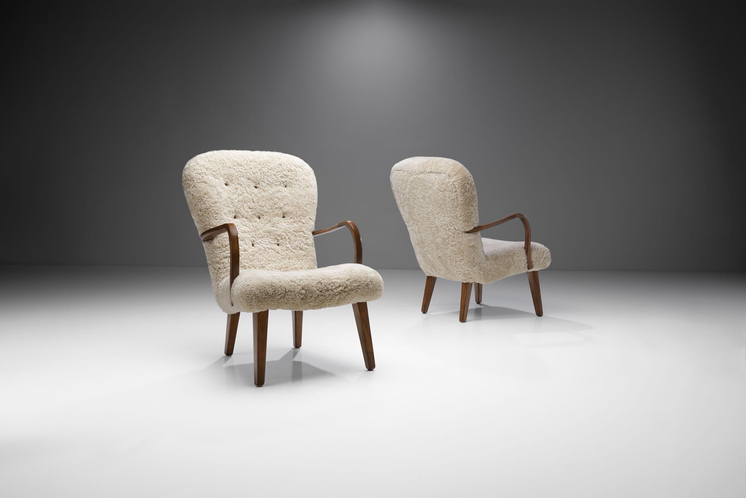 This pair of midcentury easy chairs revolves around high-quality materials, comfort and the mastery of Danish cabinetmakers. 

Danish design is a remarkable combination of concern for comfort and materiality melded with a desire for Shaker-like