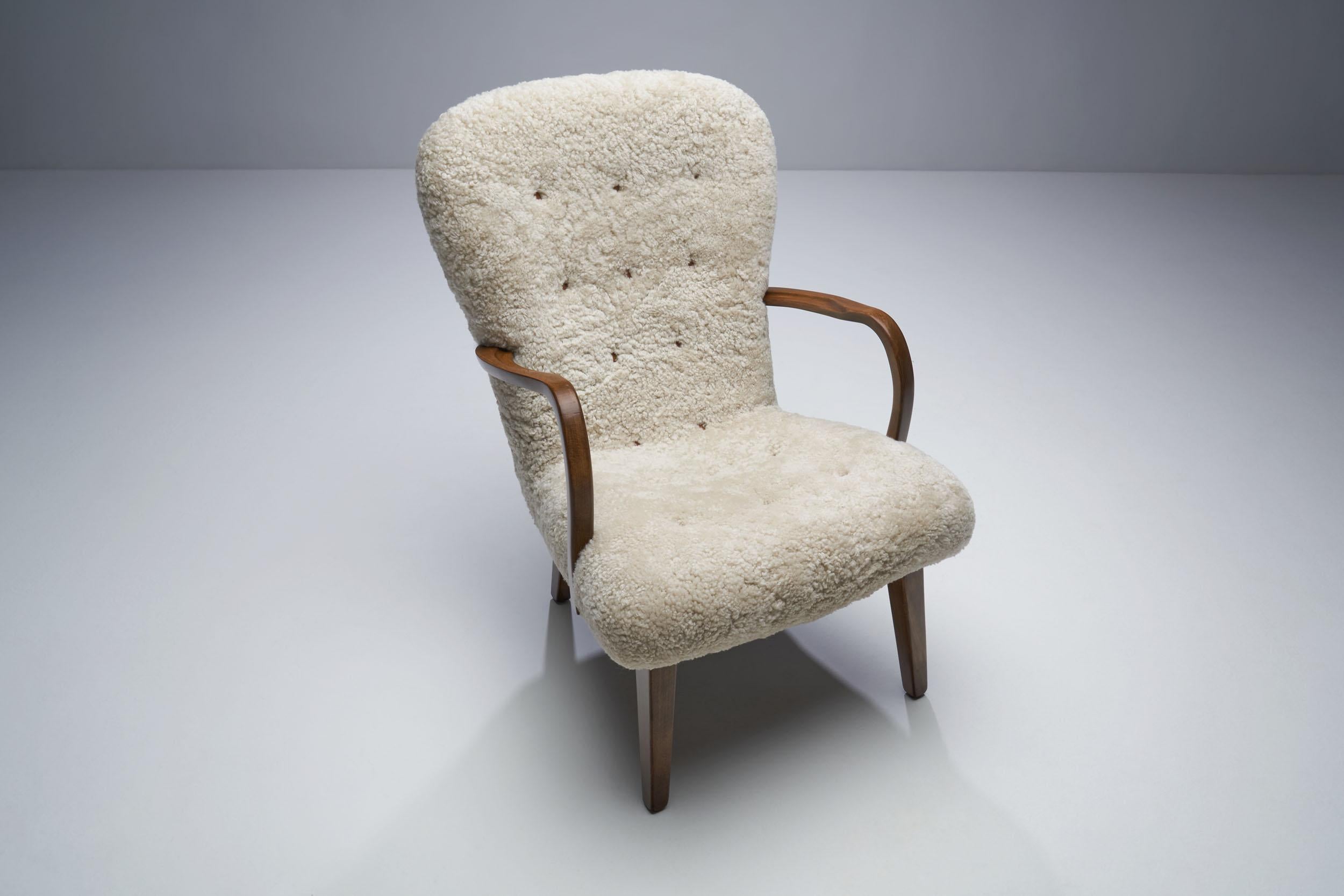 Pair of Stained Beech Easy Chairs by a Danish Cabinetmaker, Denmark, 1940s 1
