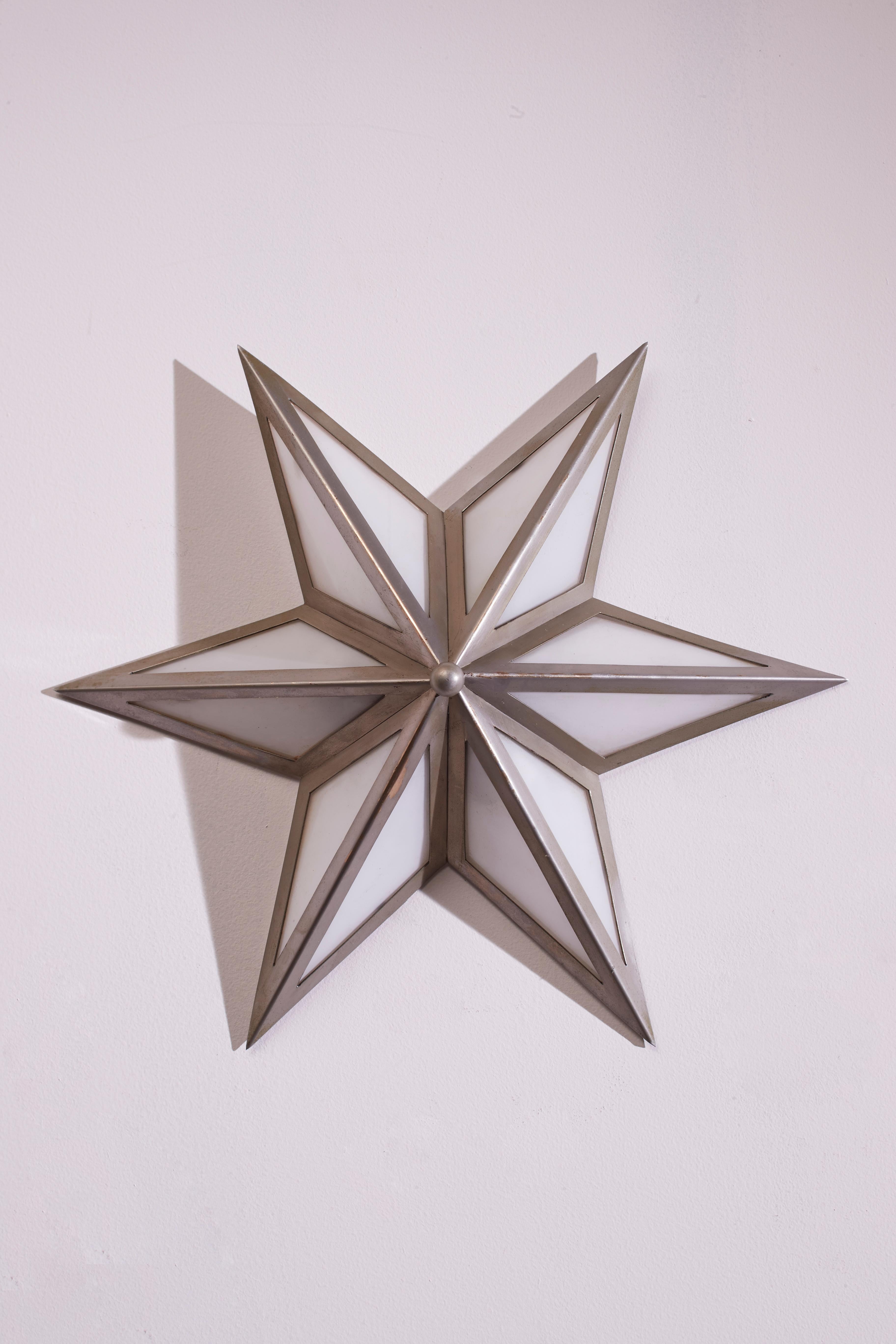 A pair of star-shaped wall sconces made of steel and glass, Italy, 1960s In Good Condition In Chiavari, Liguria