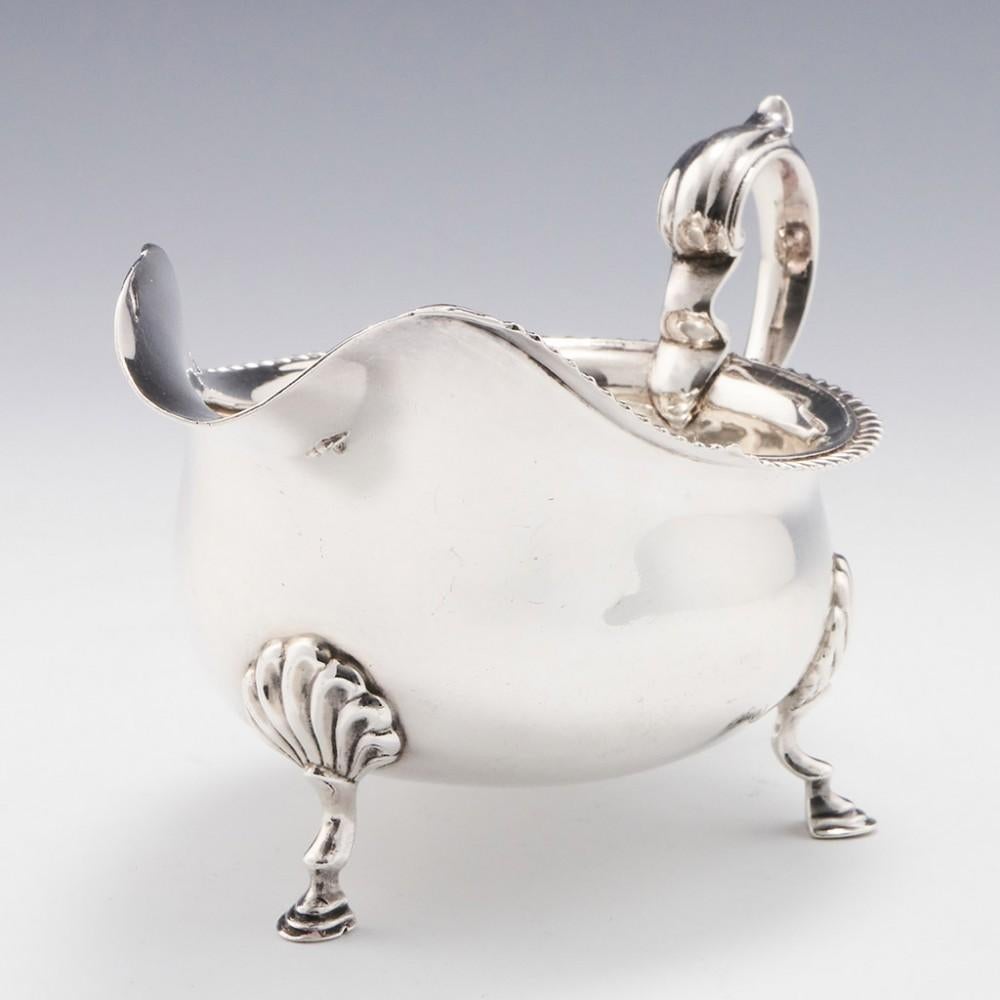 English A Pair of Sterling Silver Sauce Boats London, 1930 For Sale