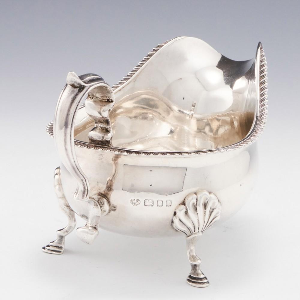A Pair of Sterling Silver Sauce Boats London, 1930 In Good Condition For Sale In Tunbridge Wells, GB