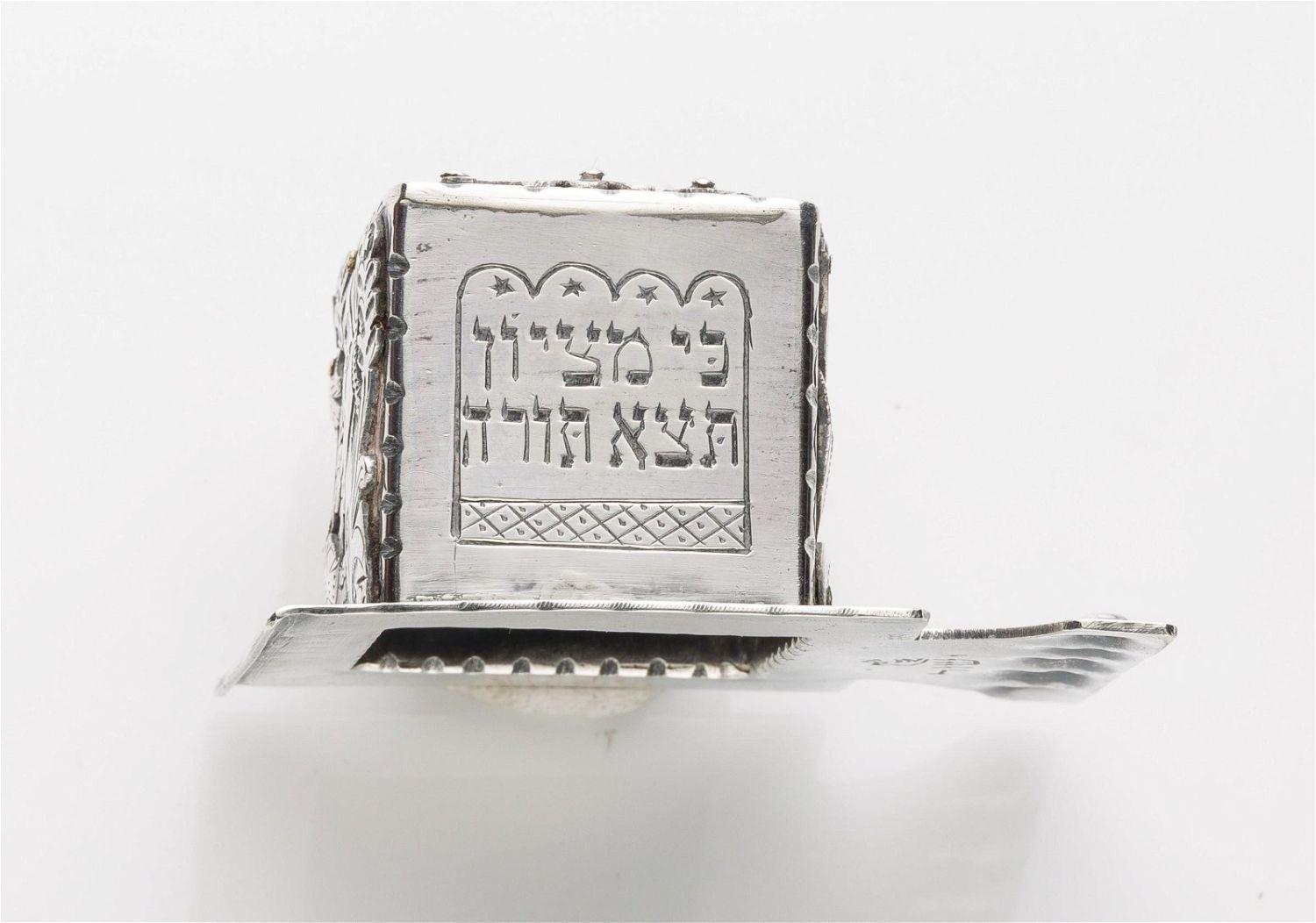 Coppia di copri tefillin in argento, Ilya Schor, New York, Circa 1955 in vendita 5