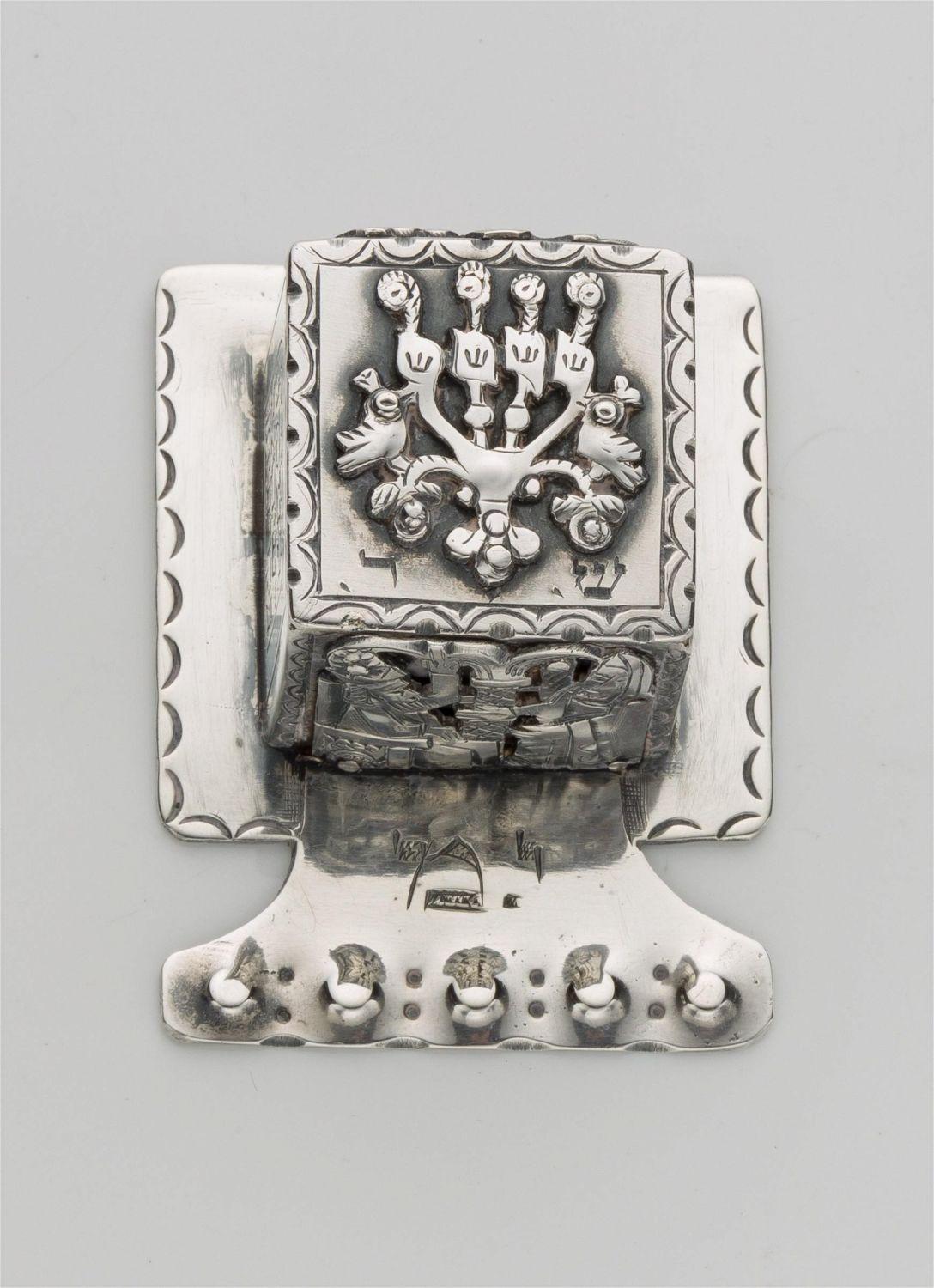 Argento Coppia di copri tefillin in argento, Ilya Schor, New York, Circa 1955 in vendita