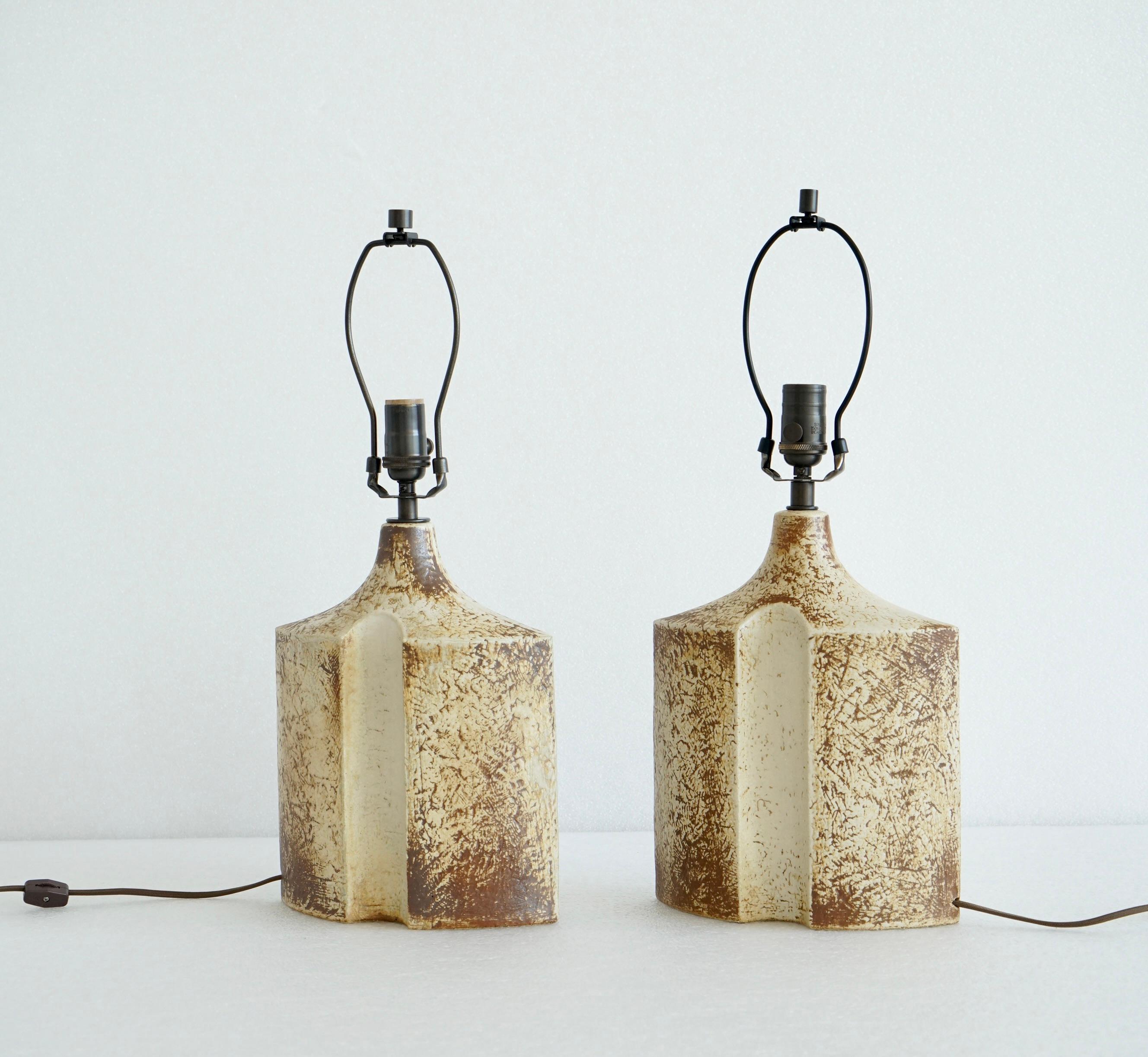 A pair of stoneware table lamp  by Haico Nitzsche for Søholm In Good Condition For Sale In Long Island City, NY