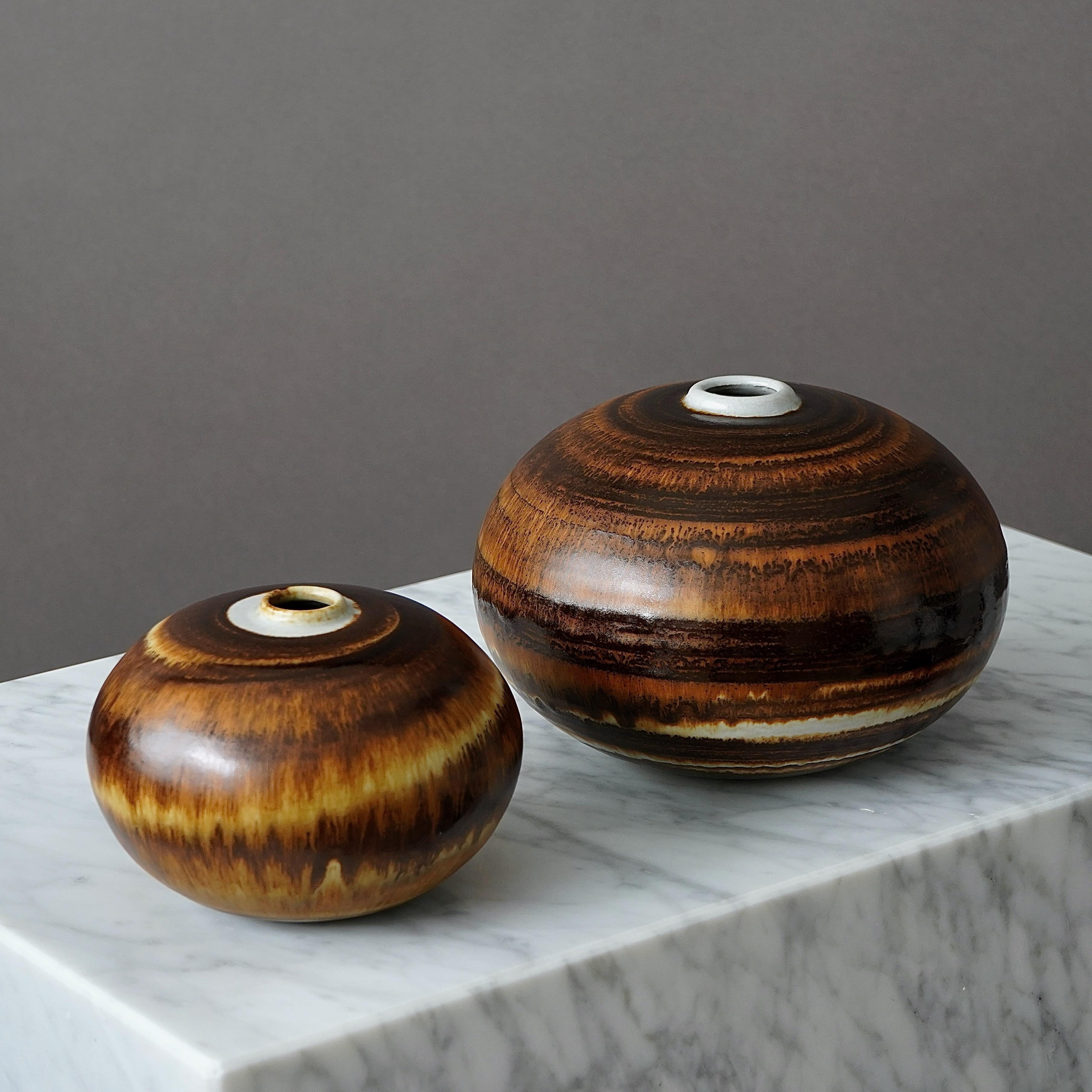 Mid-Century Modern A pair of Stoneware Vases by Andersson & Johansson, Höganäs, Sweden, 1977 For Sale
