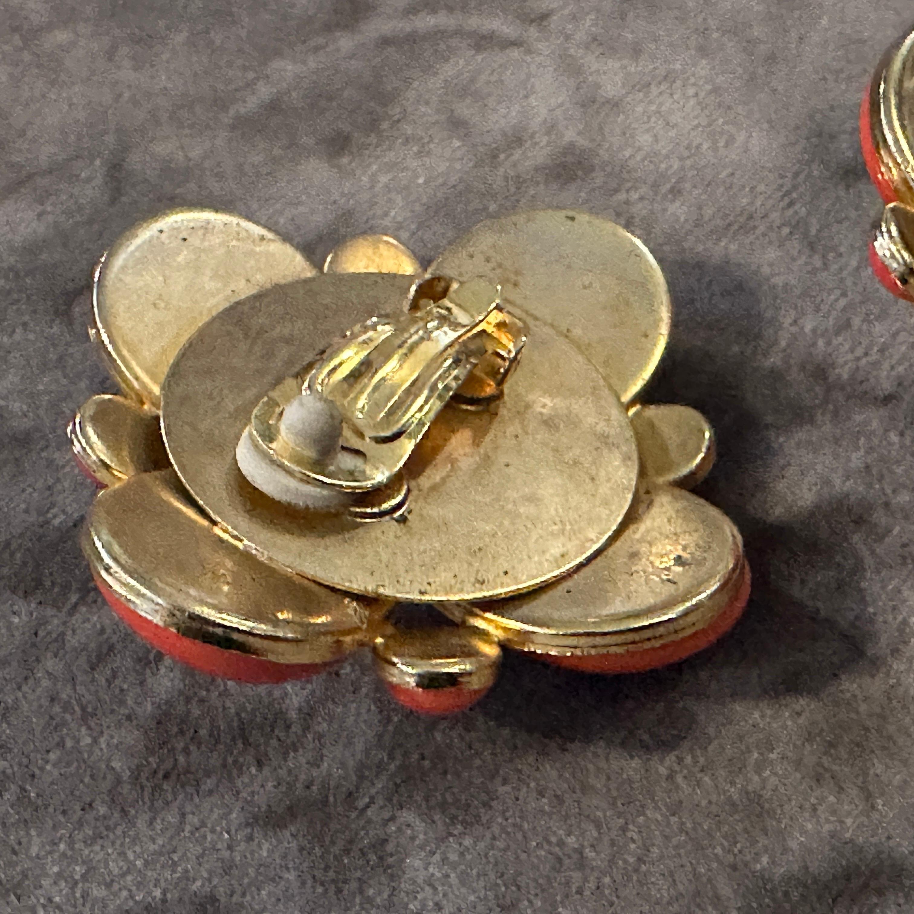 A Pair of Striking 1960s Italian Costume Jewelry Huge Earring by Le Amiche In Good Condition For Sale In Aci Castello, IT