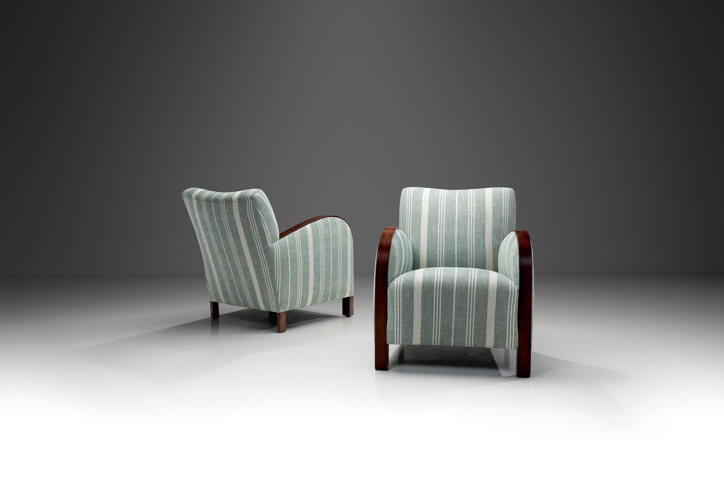 Coppia di poltrone Art Déco a righe con struttura in Oak macchiato, Europa, 1930 ca. In condizioni buone in vendita a Utrecht, NL