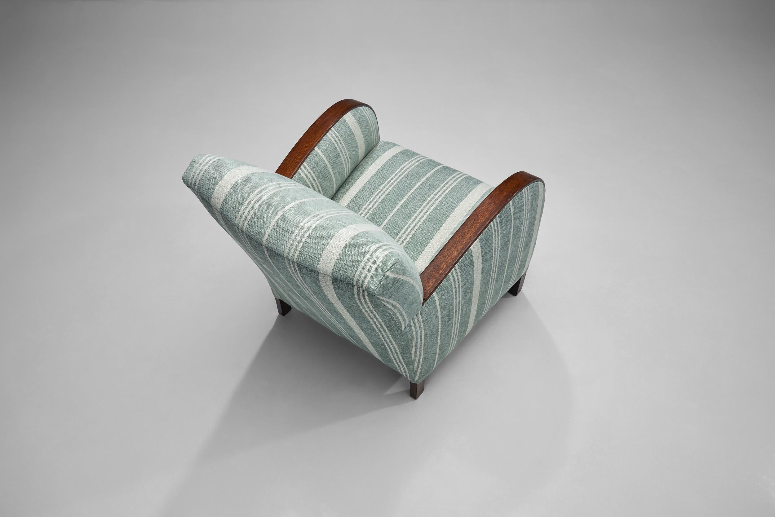 Tessuto Coppia di poltrone Art Déco a righe con struttura in Oak macchiato, Europa, 1930 ca. in vendita