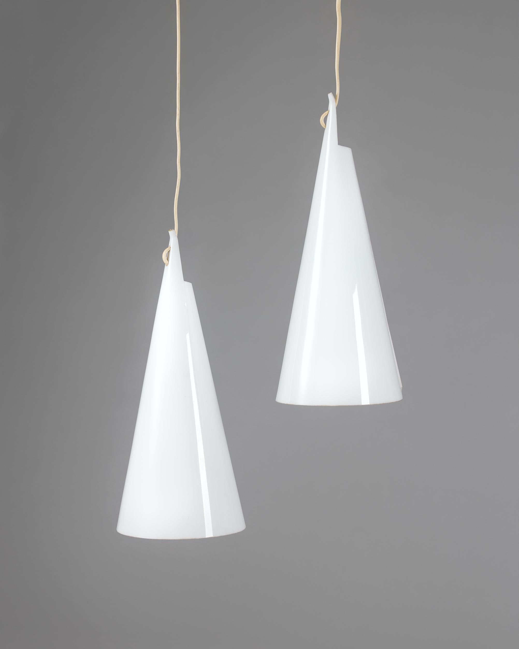Svedese Una coppia di lampade da soffitto 