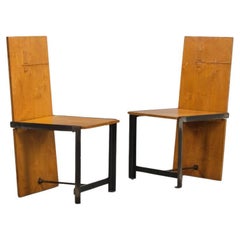 Ein Paar Studio Prototyp Sperrholz- und Eisenstühle, skulpturale Skulpturale Stühle 