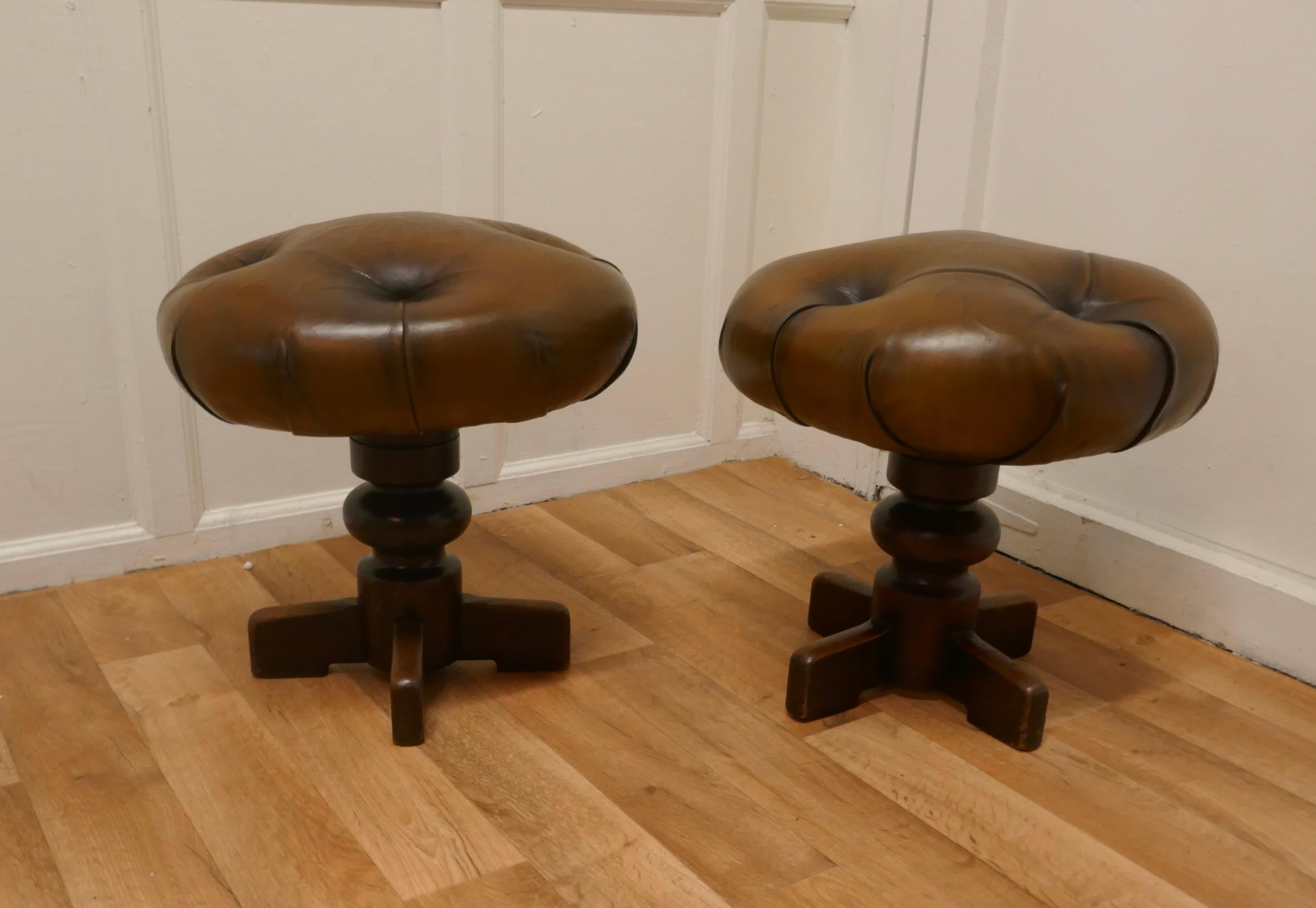 Pair of Sturdy French Button Leather Swivel Piano Stools In Good Condition For Sale In Chillerton, Isle of Wight