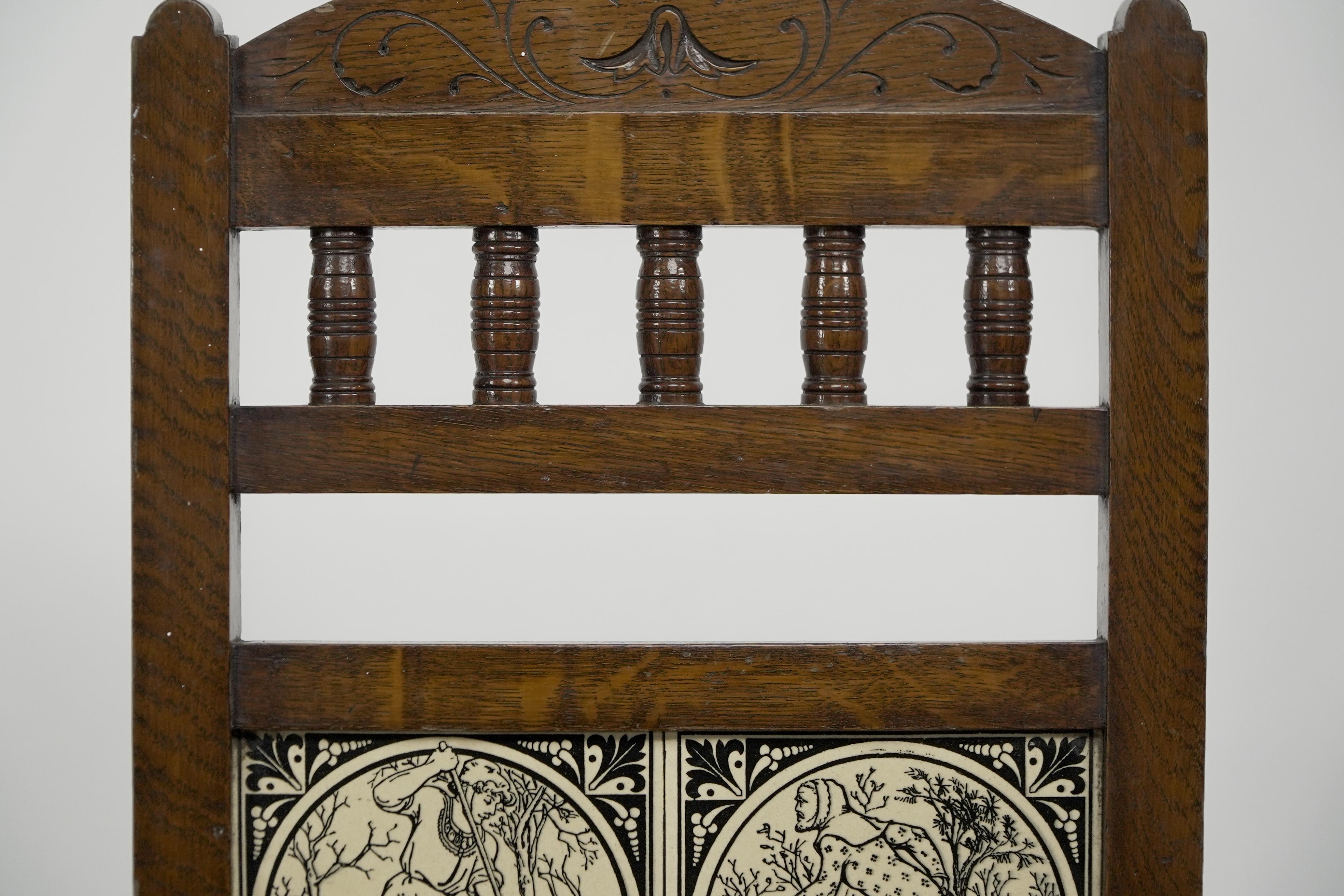 Coppia di sedie da sala in legno di quercia in stile Gothic Revival con piastrelle d'epoca in vendita 5