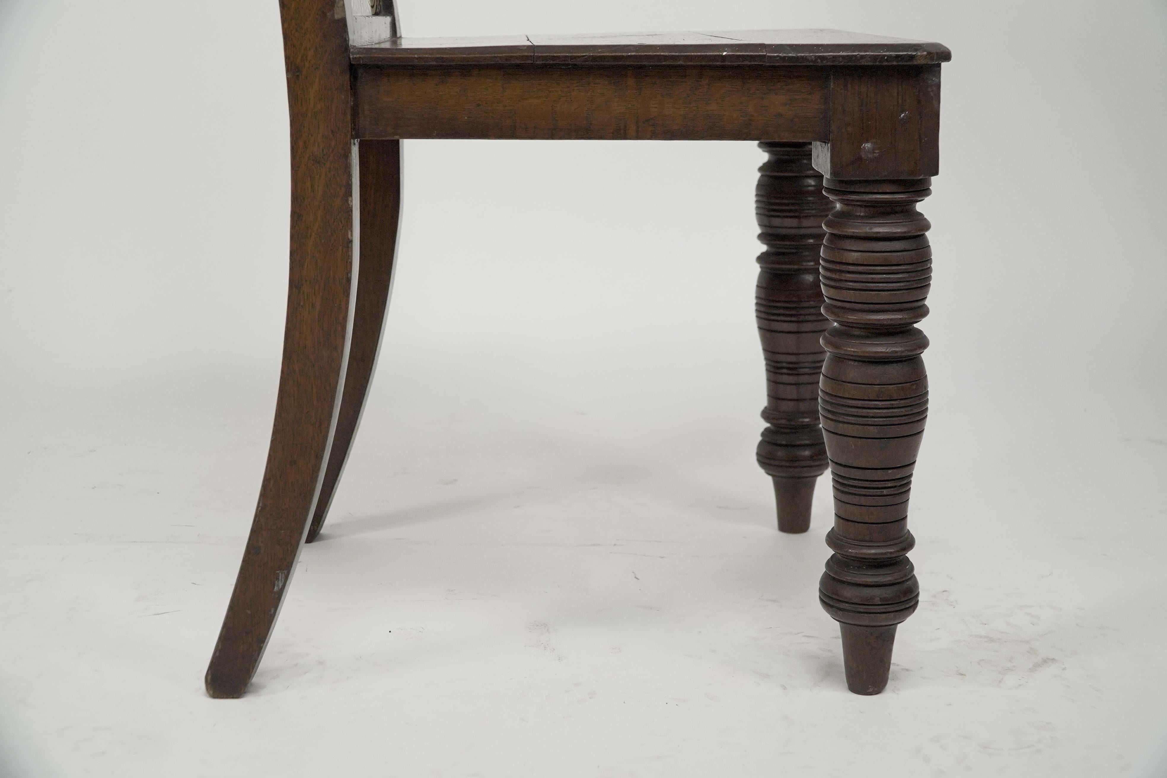 Coppia di sedie da sala in legno di quercia in stile Gothic Revival con piastrelle d'epoca in vendita 11