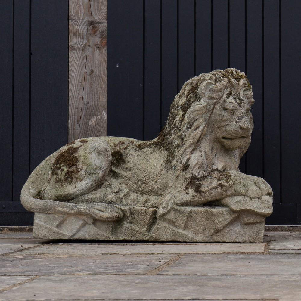 Pair of Superb 18th Century Bath Stone Lions 1