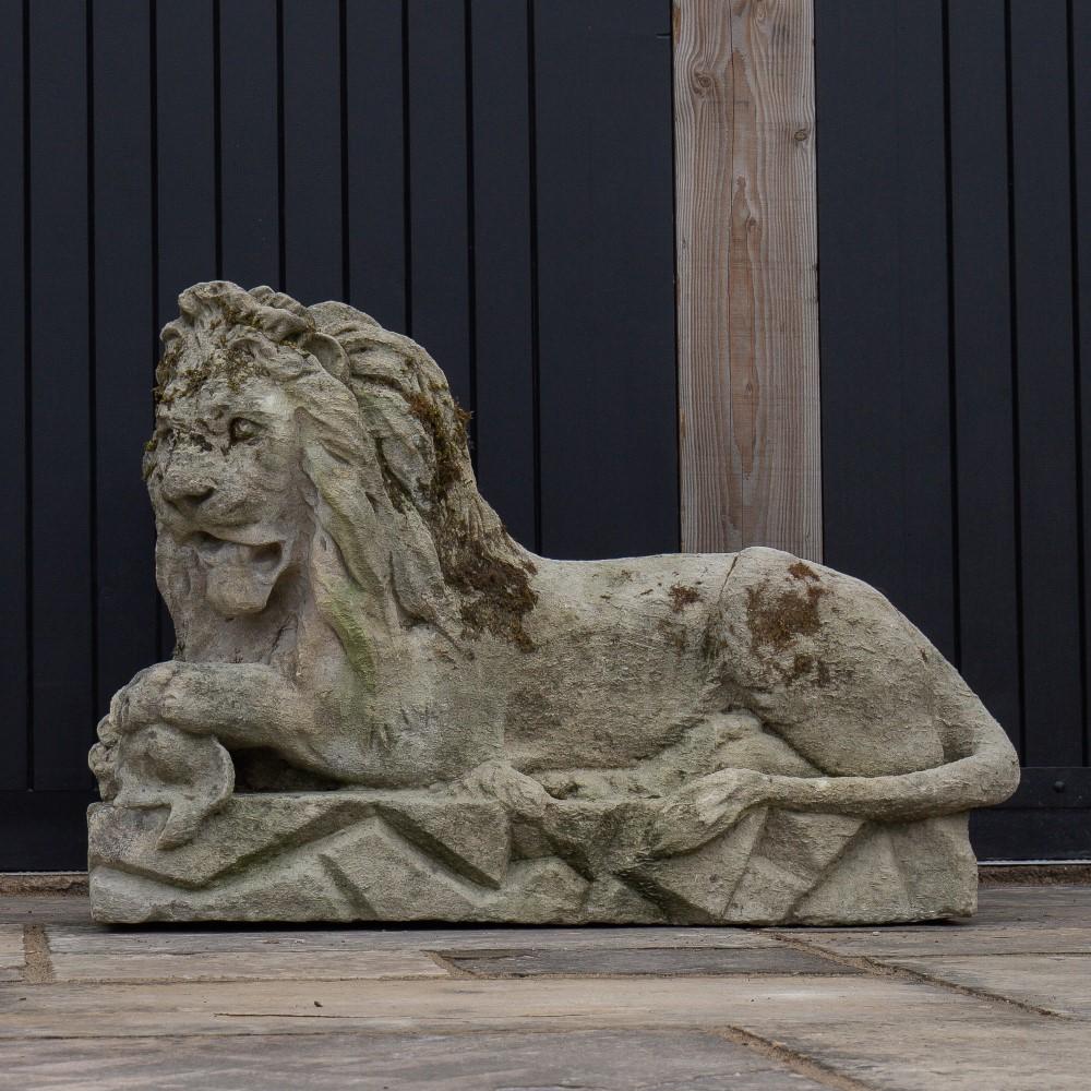 Pair of Superb 18th Century Bath Stone Lions 2