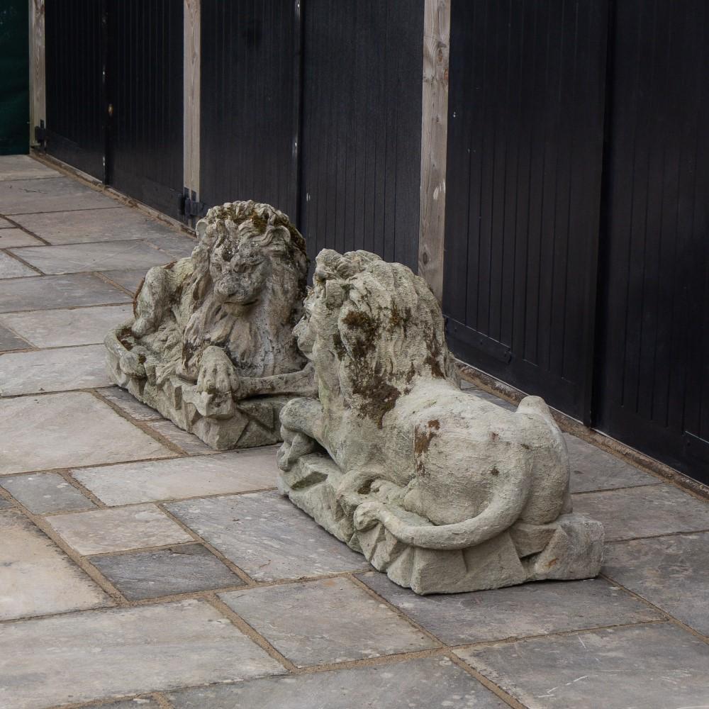 Pair of Superb 18th Century Bath Stone Lions 3