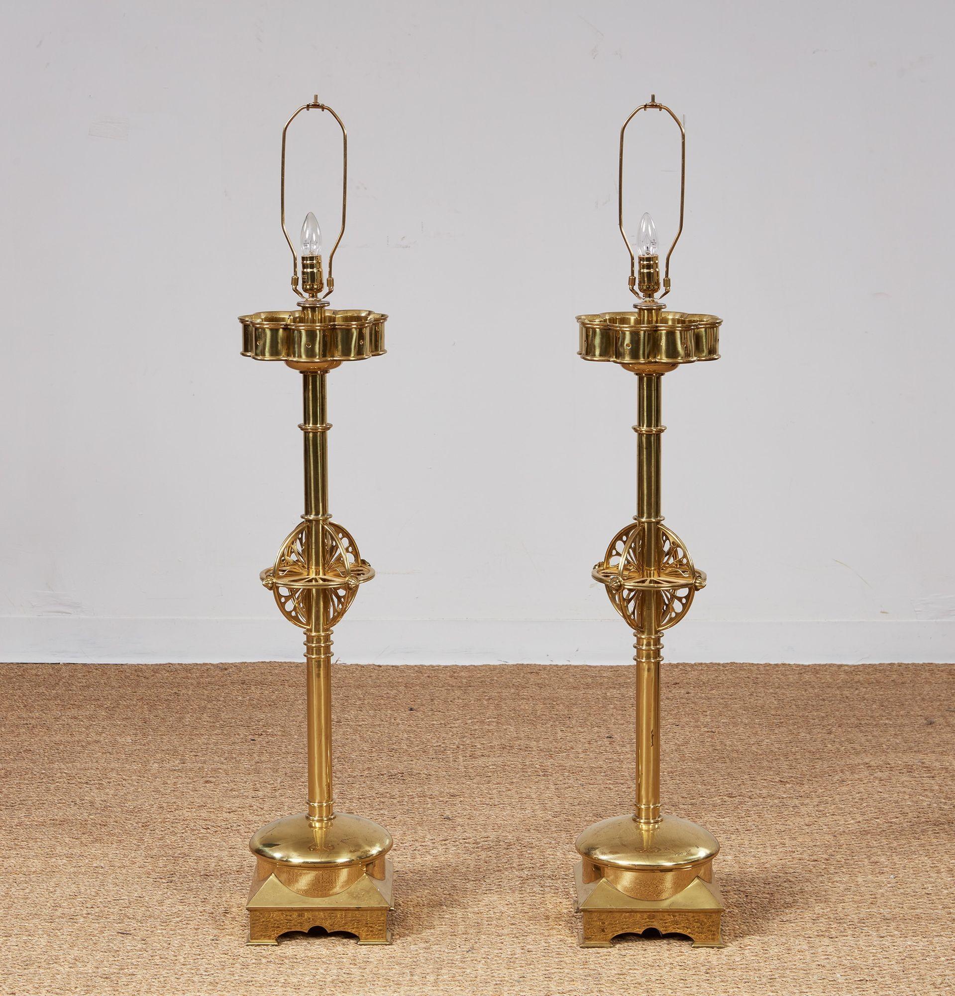 Paire de superbes lampes de table en laiton surélevées en vente 6