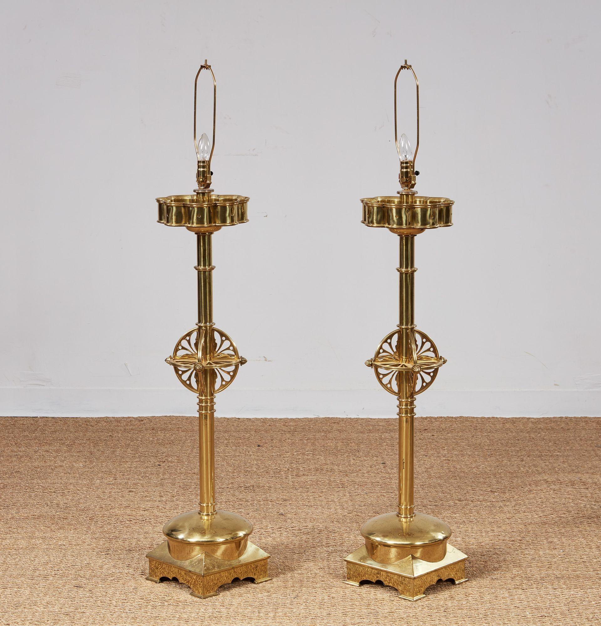 Paire de superbes lampes de table en laiton surélevées en vente 7