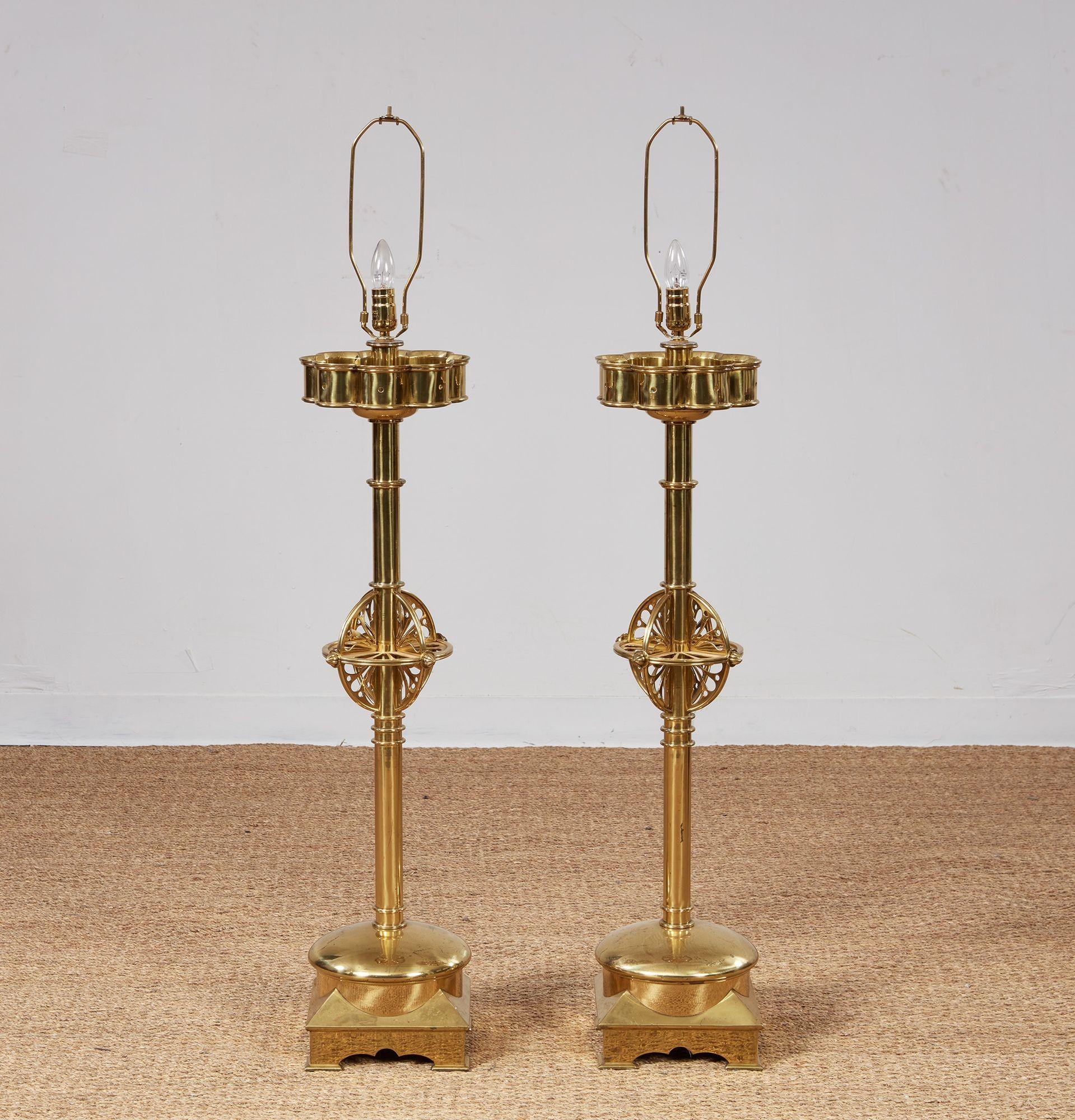 Paire de superbes lampes de table en laiton surélevées en vente 8