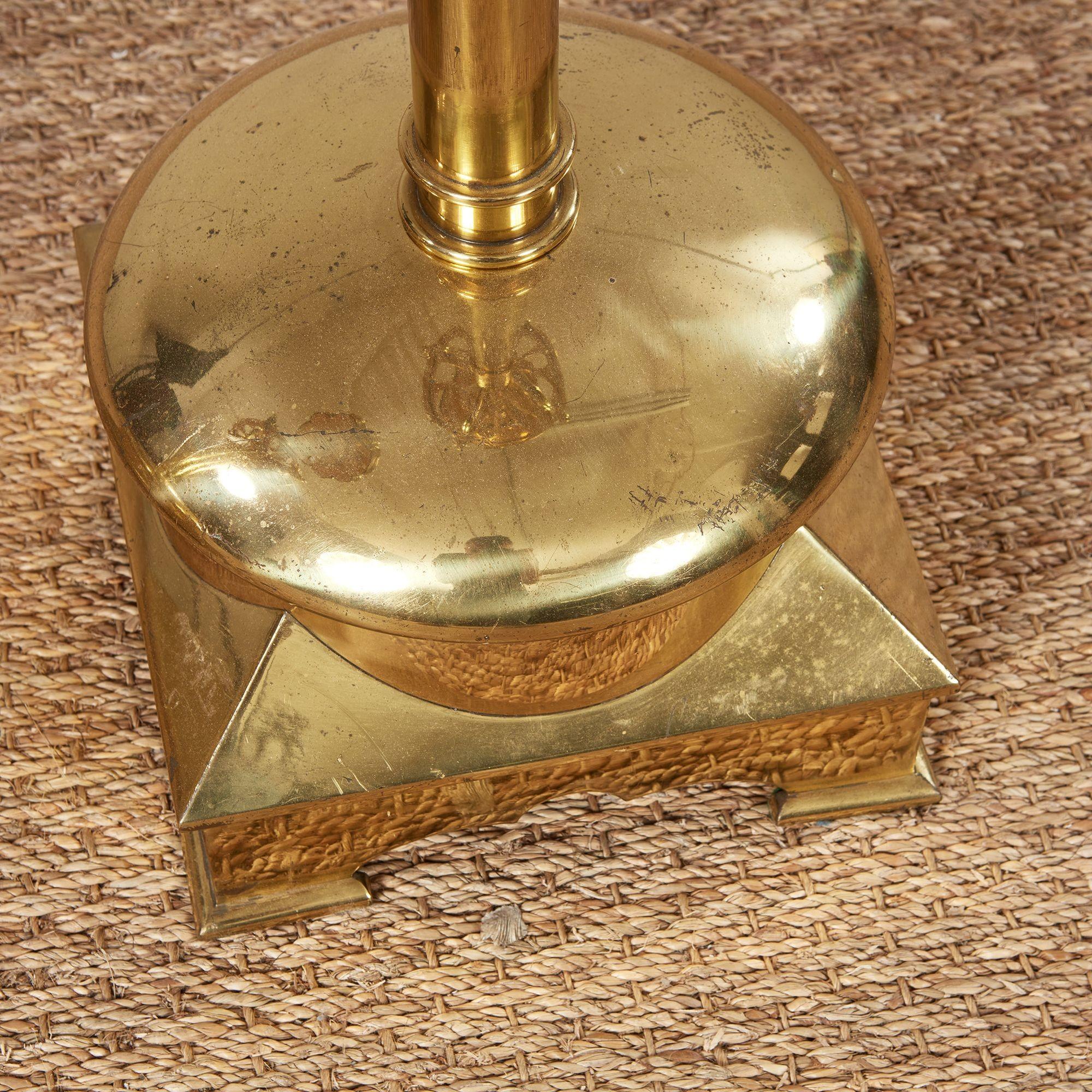 Paire de superbes lampes de table en laiton surélevées en vente 1