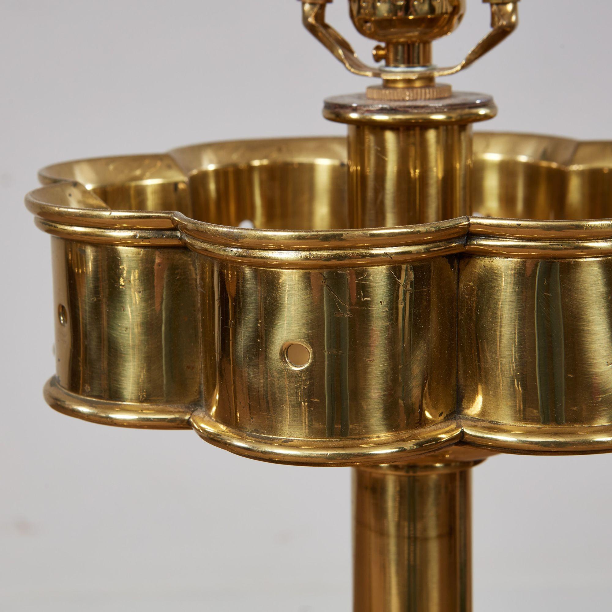 Paire de superbes lampes de table en laiton surélevées en vente 3