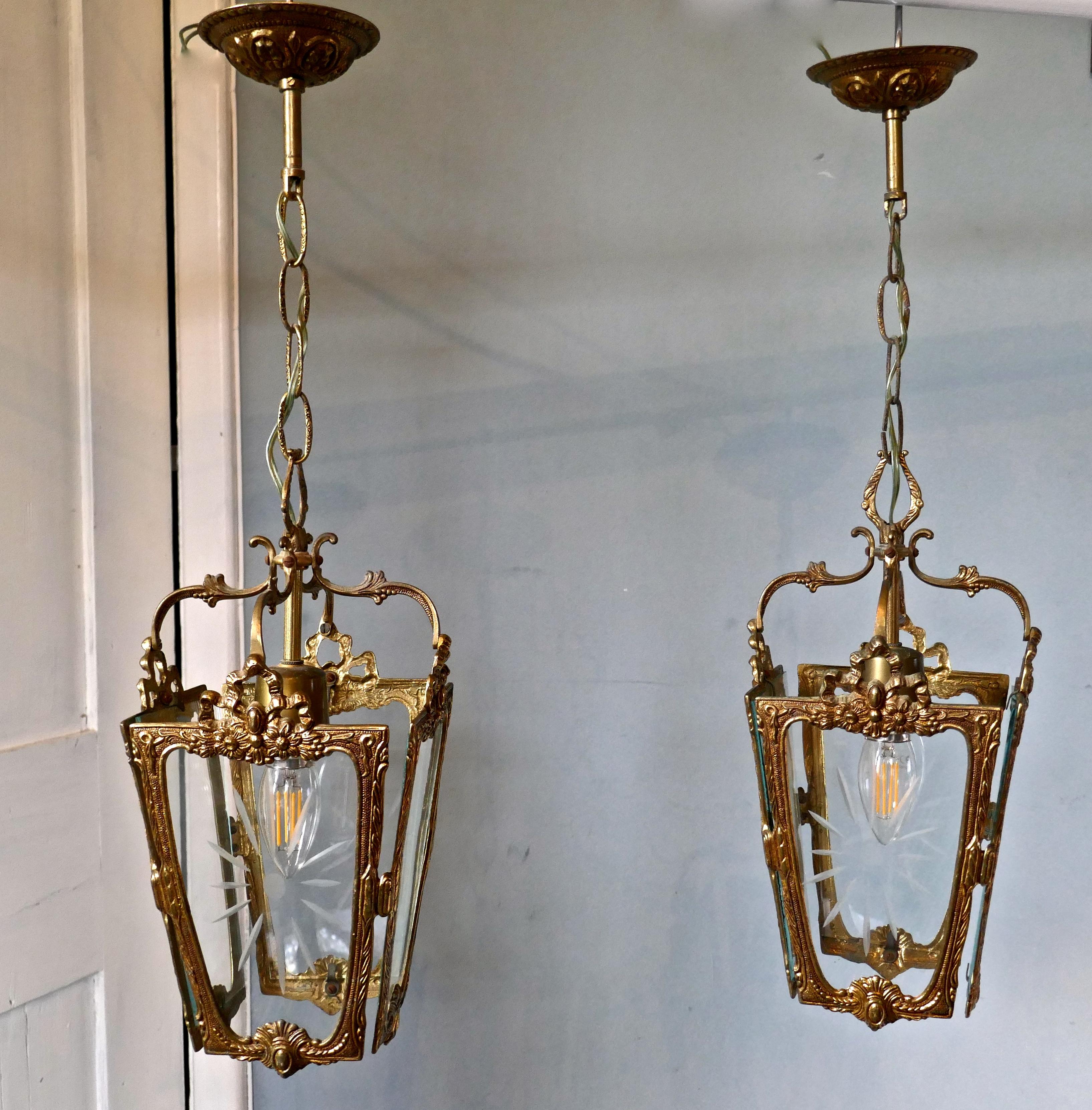 Pair of Superb Quality French Rocco Brass and Etched Glass Lantern Hall Light In Good Condition In Chillerton, Isle of Wight