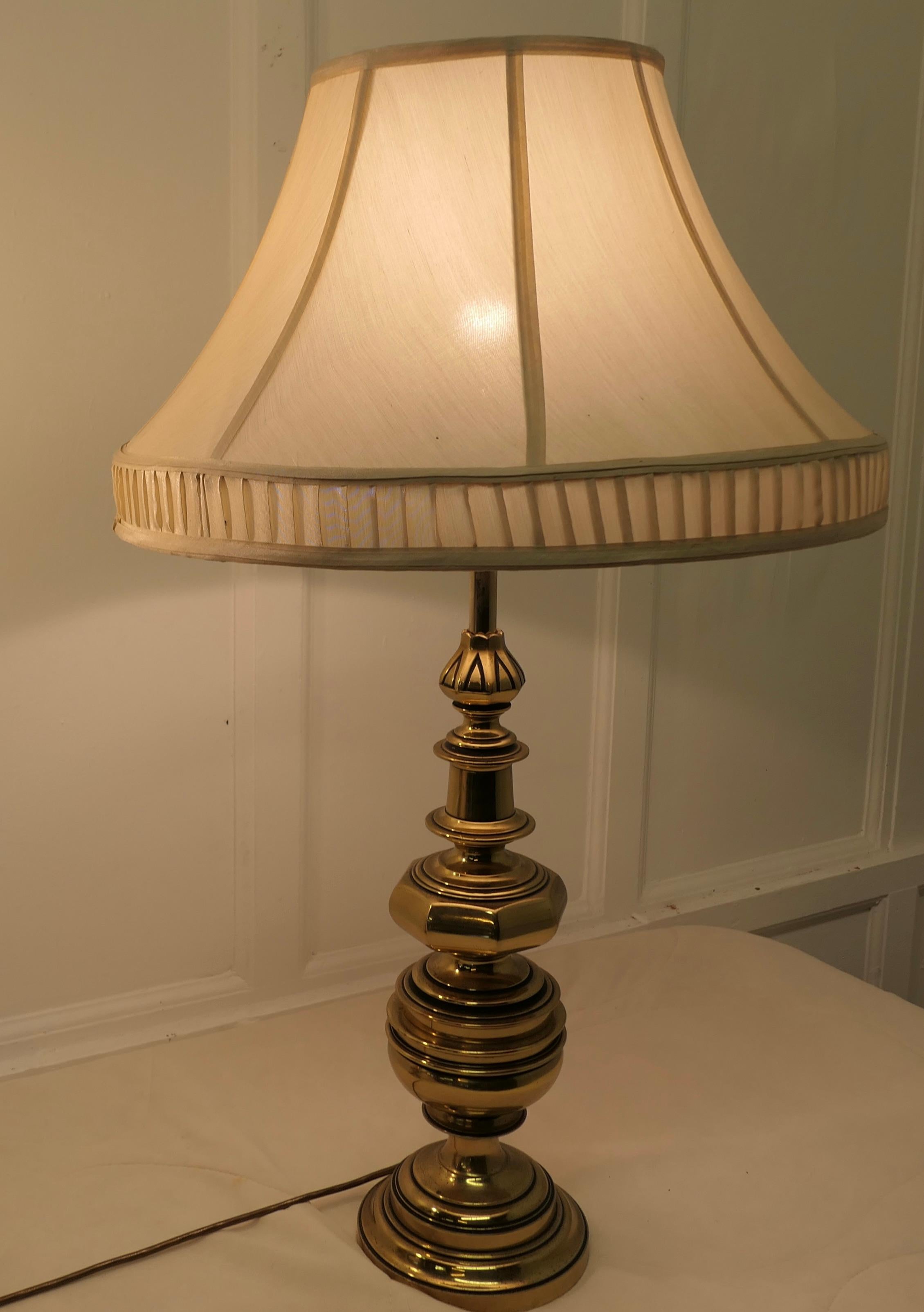 Pair of Superb Quality Large Bulbous Brass Table Lamps For Sale 1