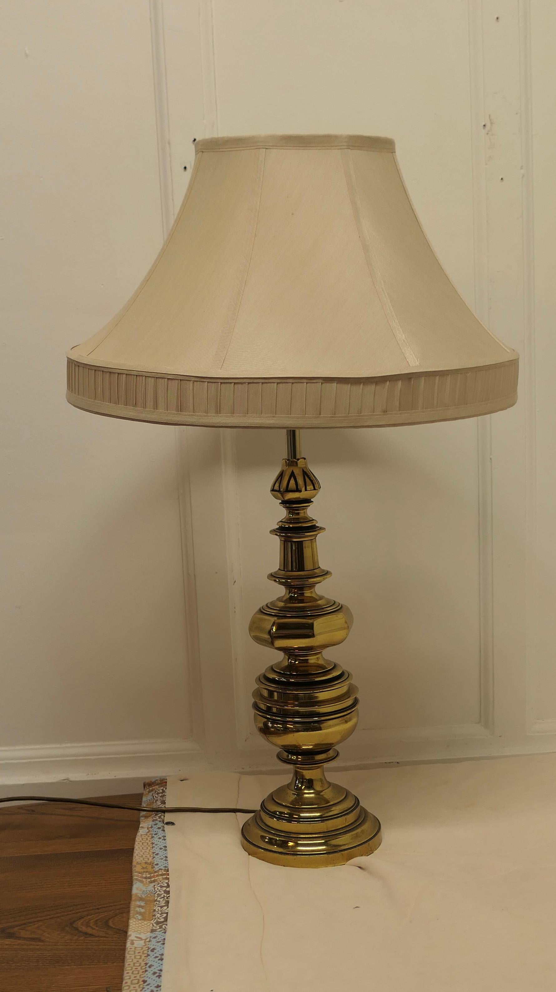 Pair of Superb Quality Large Bulbous Brass Table Lamps For Sale 3