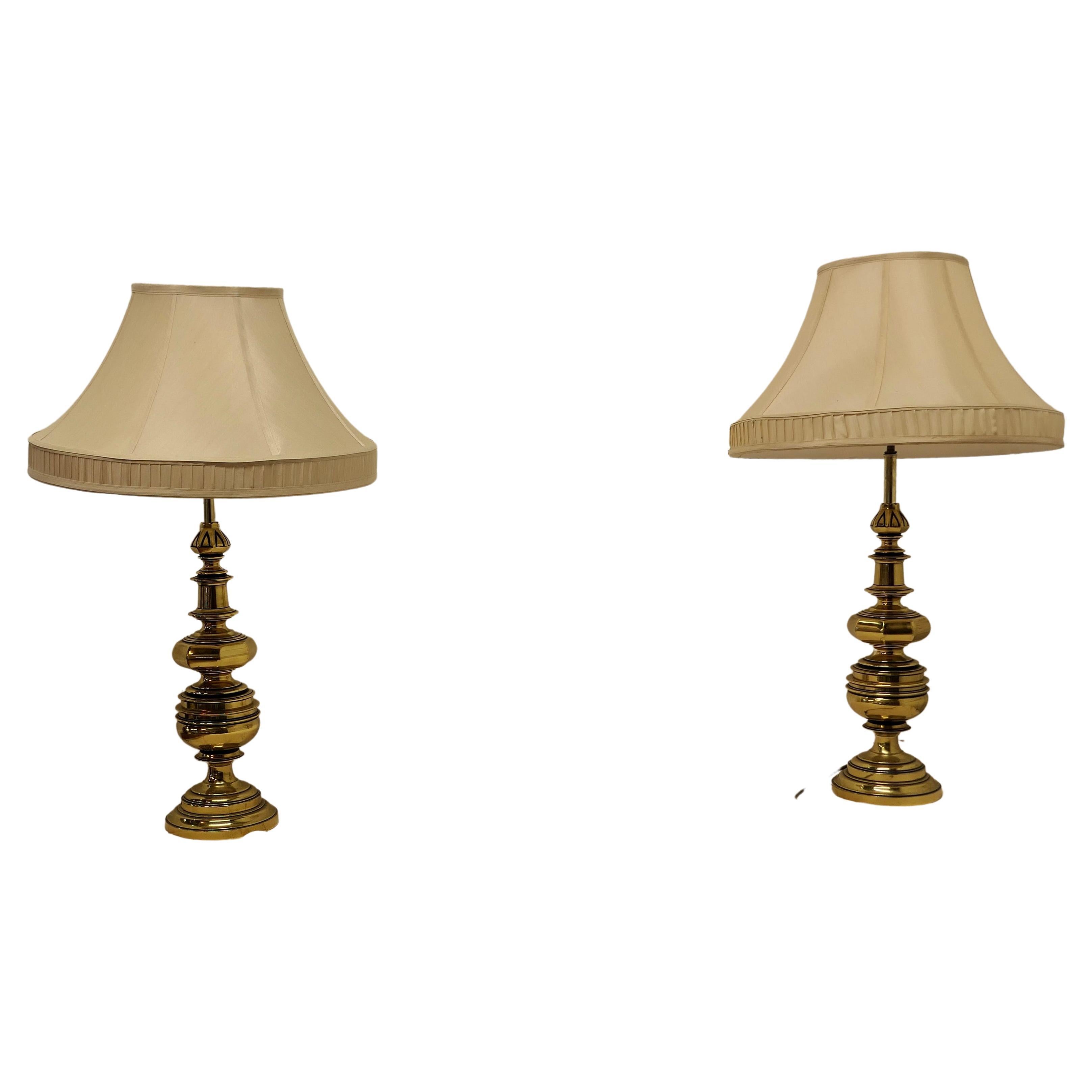 Paire de grandes lampes de bureau en laiton bulbeux de superbe qualité