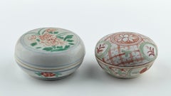 A Pair of Swatow Famille Verte Porcelain Boxes and Covers