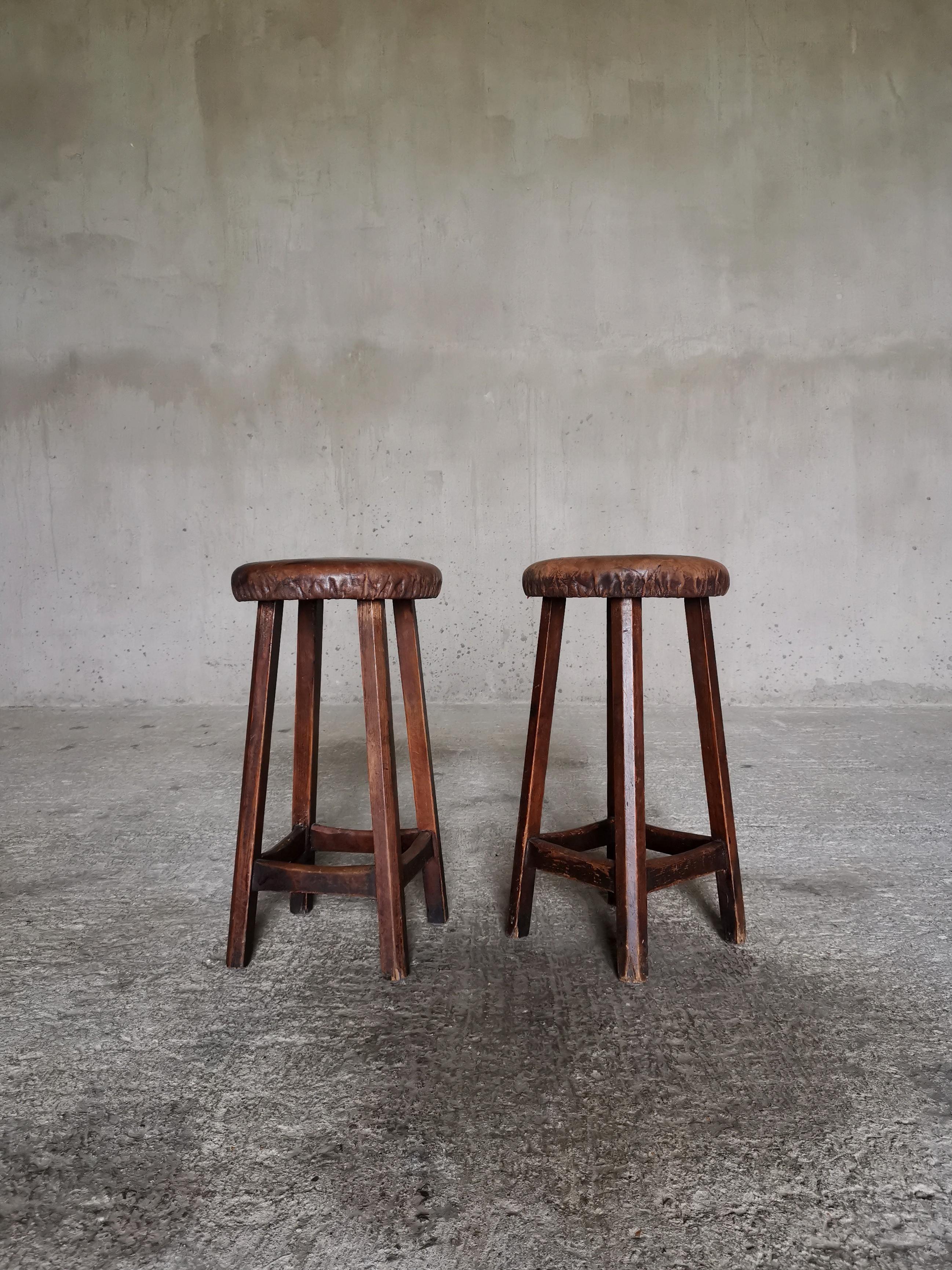 A pair of Swedish 1930-40s workshop stools in solid pine, original leather seats For Sale 3