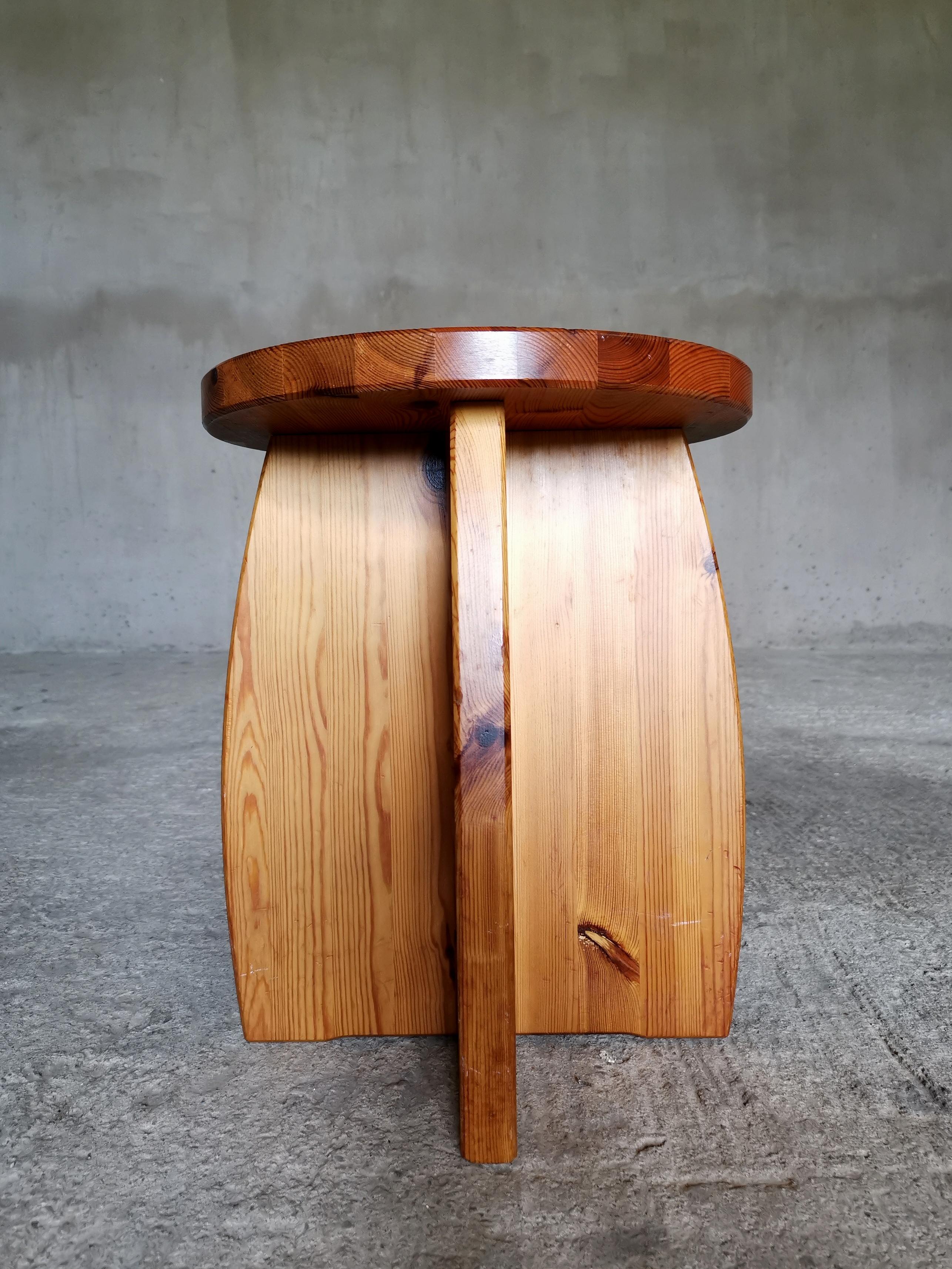 20th Century A pair of Swedish 1970s solid pine stools/side tables, Les Arcs like patina. For Sale