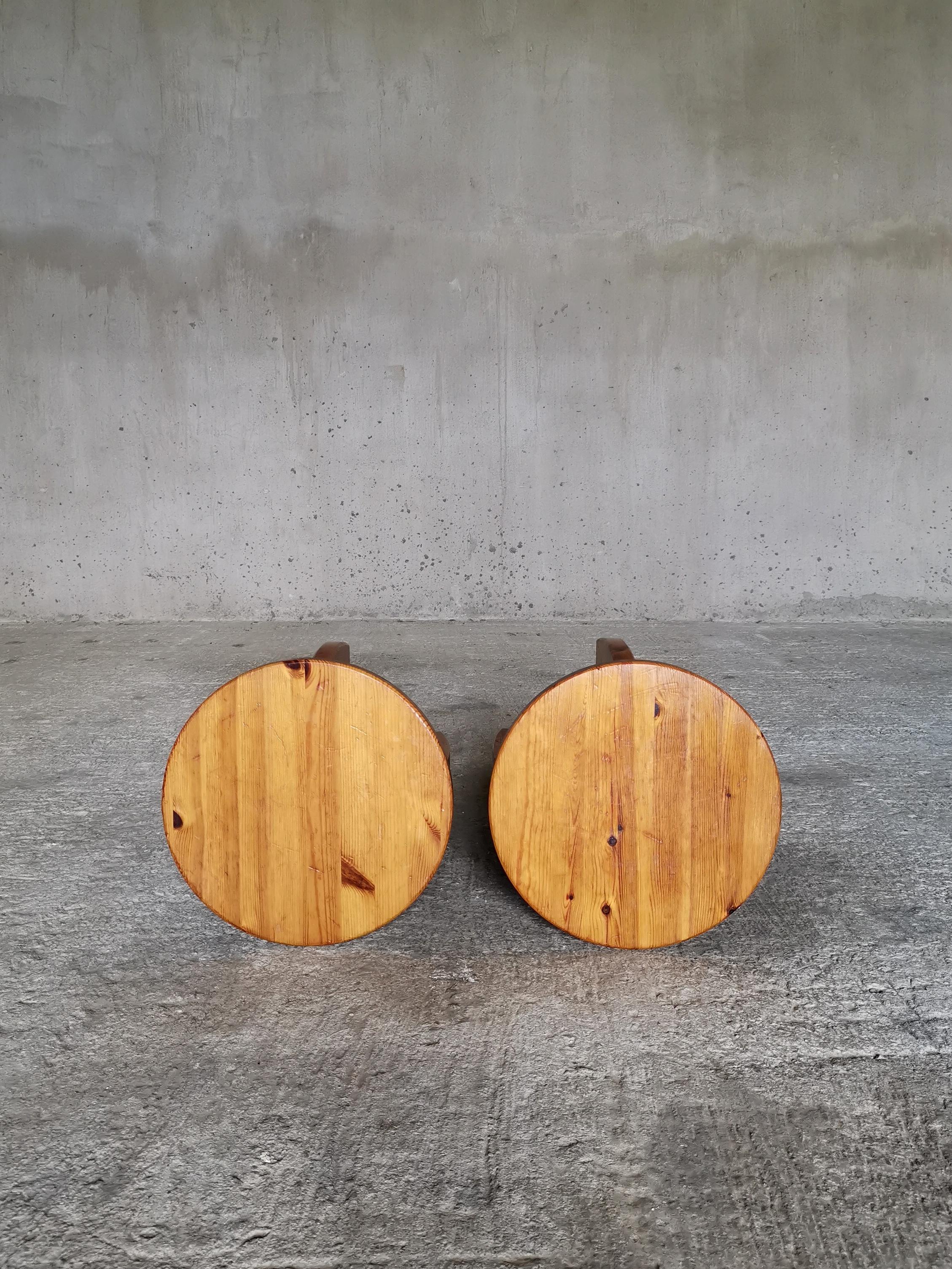 Pine A pair of Swedish 1970s solid pine stools/side tables, Les Arcs like patina. For Sale