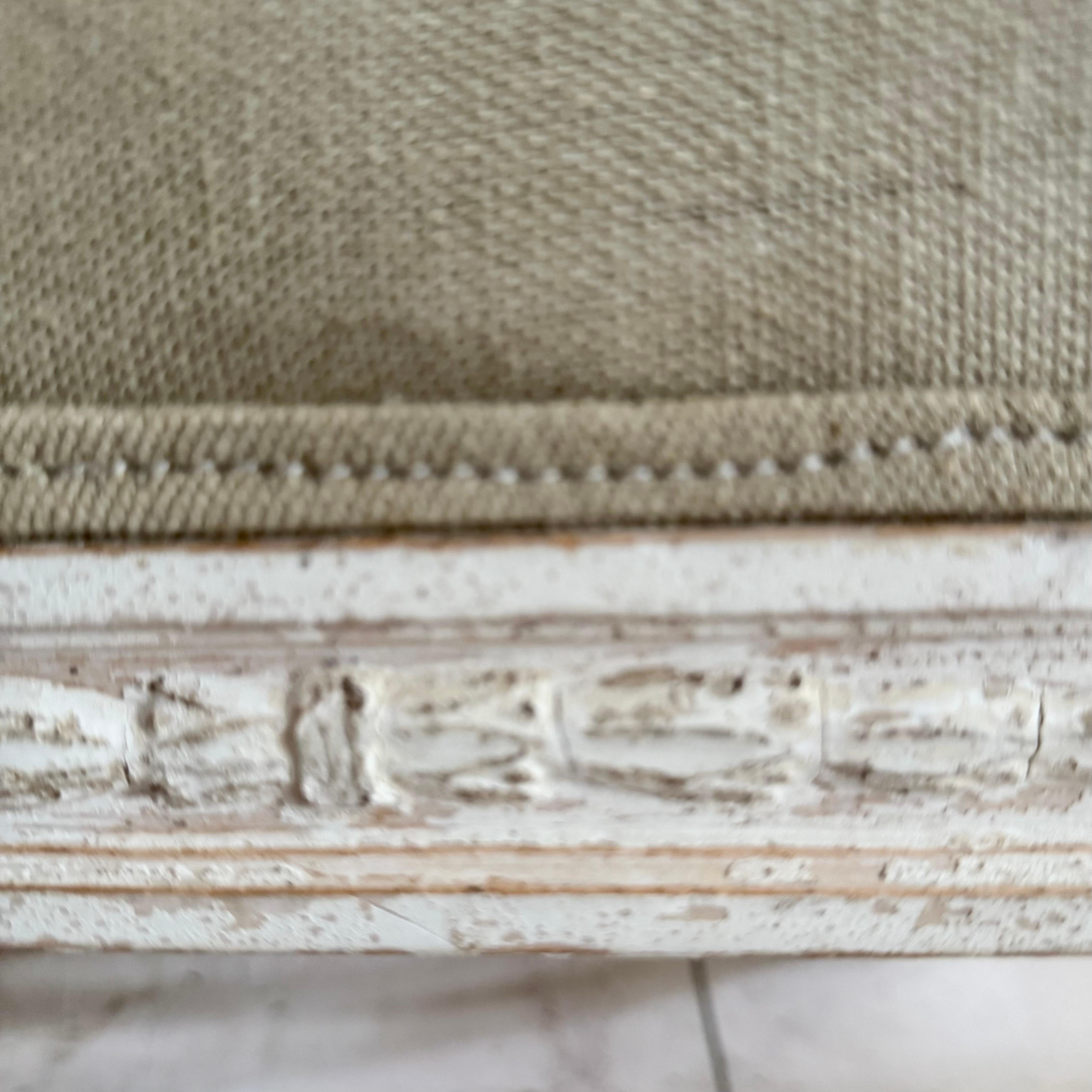 Coppia di poltrone con schienale a botte svedesi del XIX secolo in vendita 11