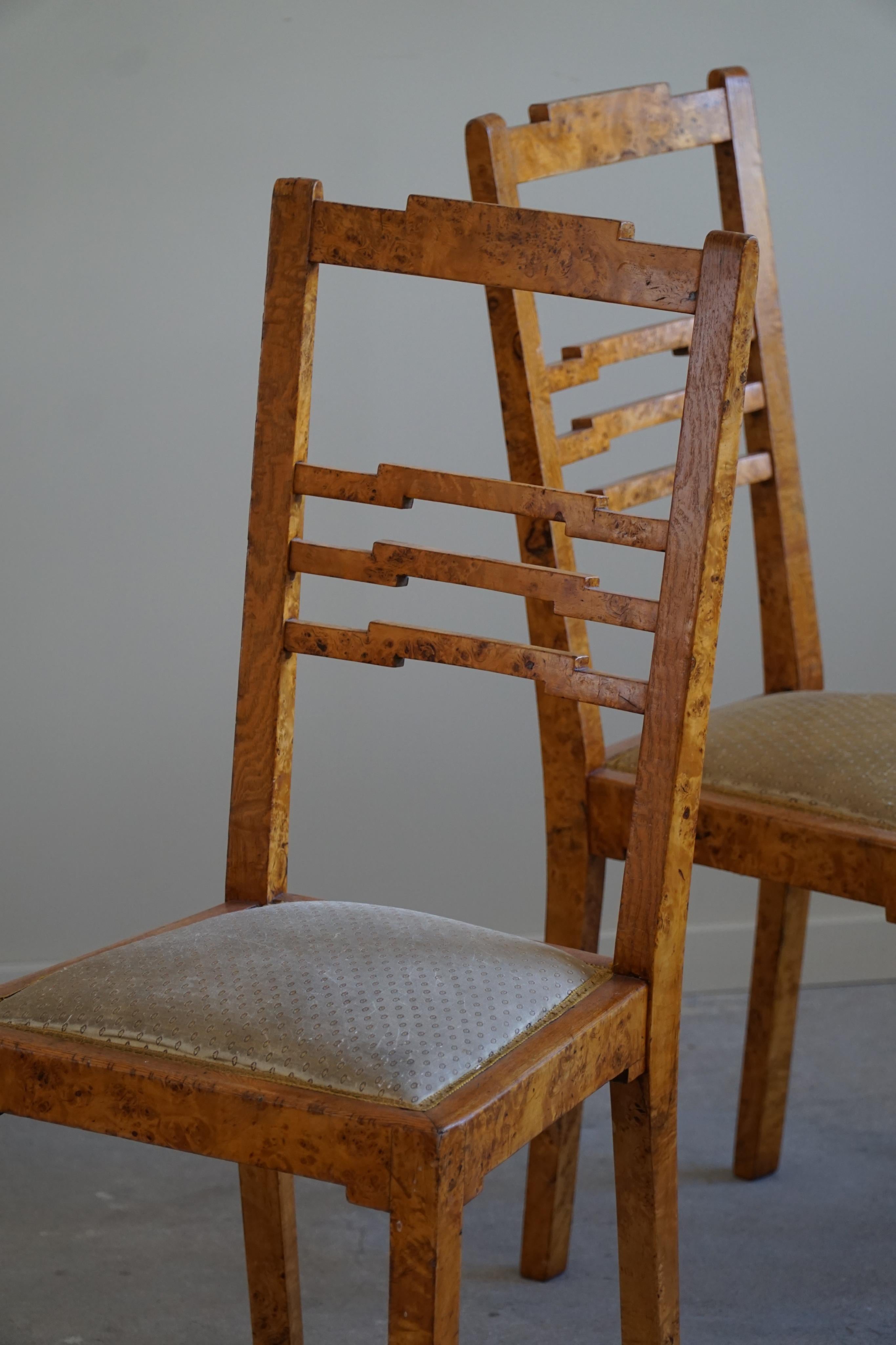 A Pair of Swedish Art Deco Dining Room Chairs in Birch, 1920s For Sale 10