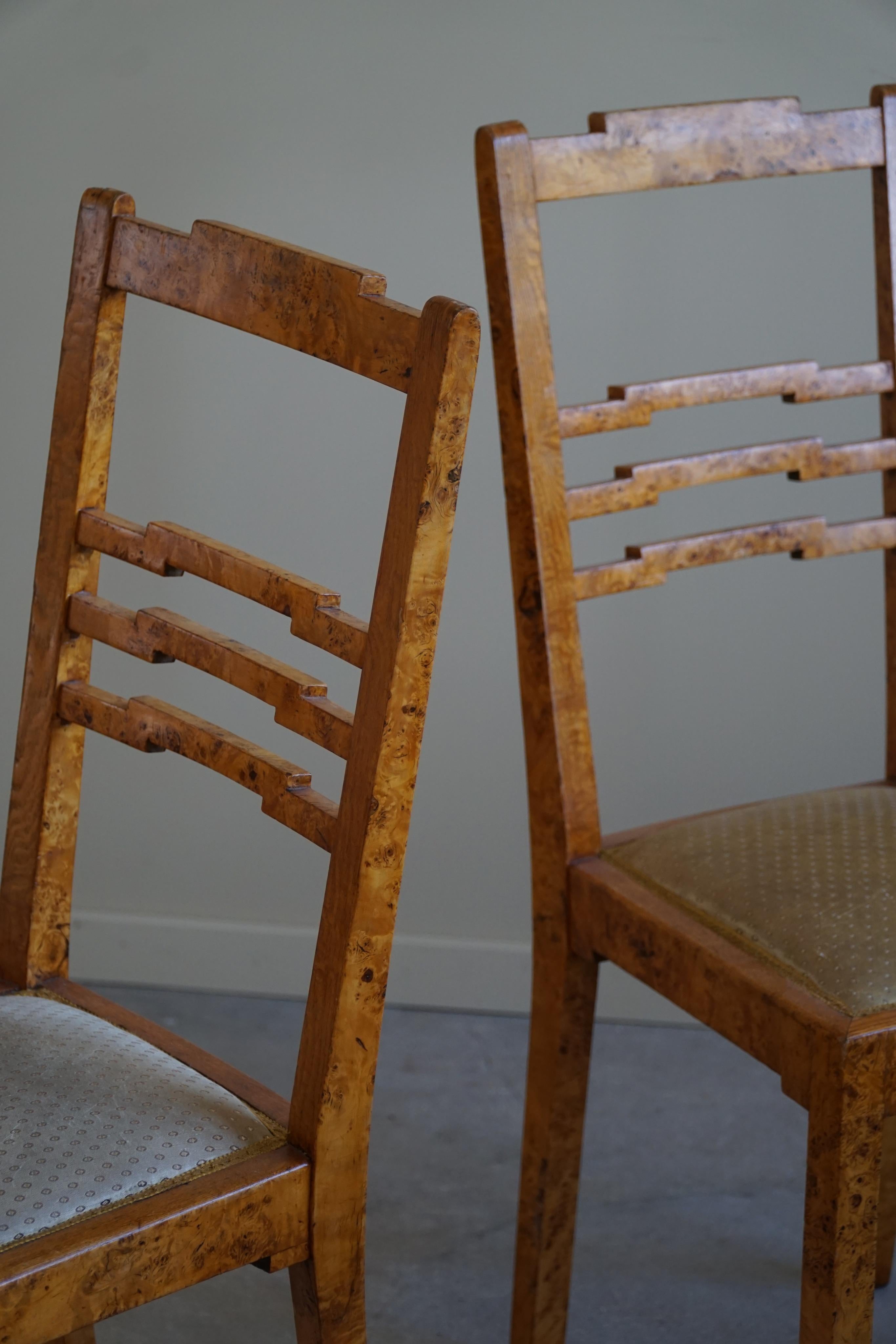 A Pair of Swedish Art Deco Dining Room Chairs in Birch, 1920s For Sale 12